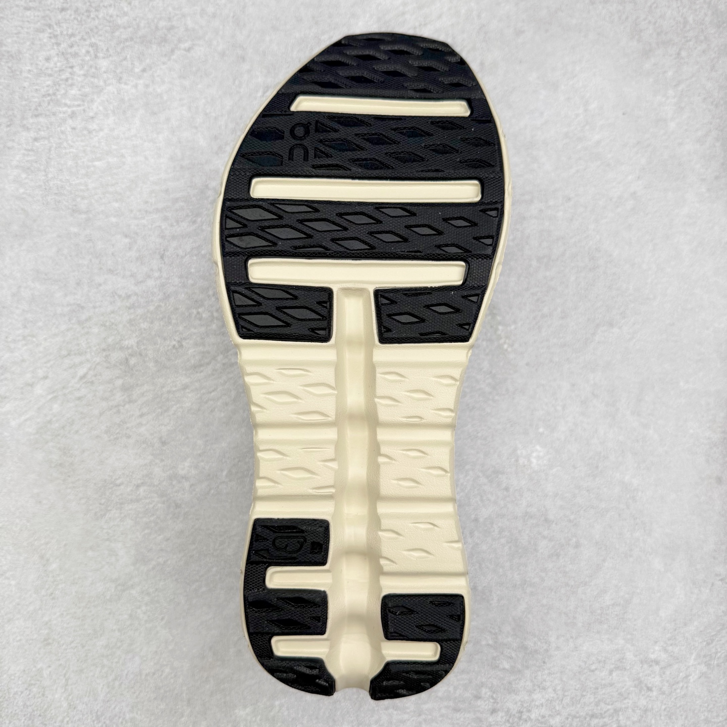 图片[9]-On昂跑 Cloudtilt 圆头系带减震耐磨低帮生活休闲鞋 此运动品牌 开创于2010年 缓震着陆、强效回弹、轻柔质感的设计构思始终是ON研制关键 与此同时基于“为全球提供革新性的跑步感受”信念 陆续推出了多款跑鞋及其以专业运动人体跑步工程学为设计关键的功能性跑步服饰设备 让跑者不费力气地畅快畅跑 尺码：36 36.5 37.5 38 38.5 39 40 40.5 41 42 42.5 43 44 44.5 45-选品中心