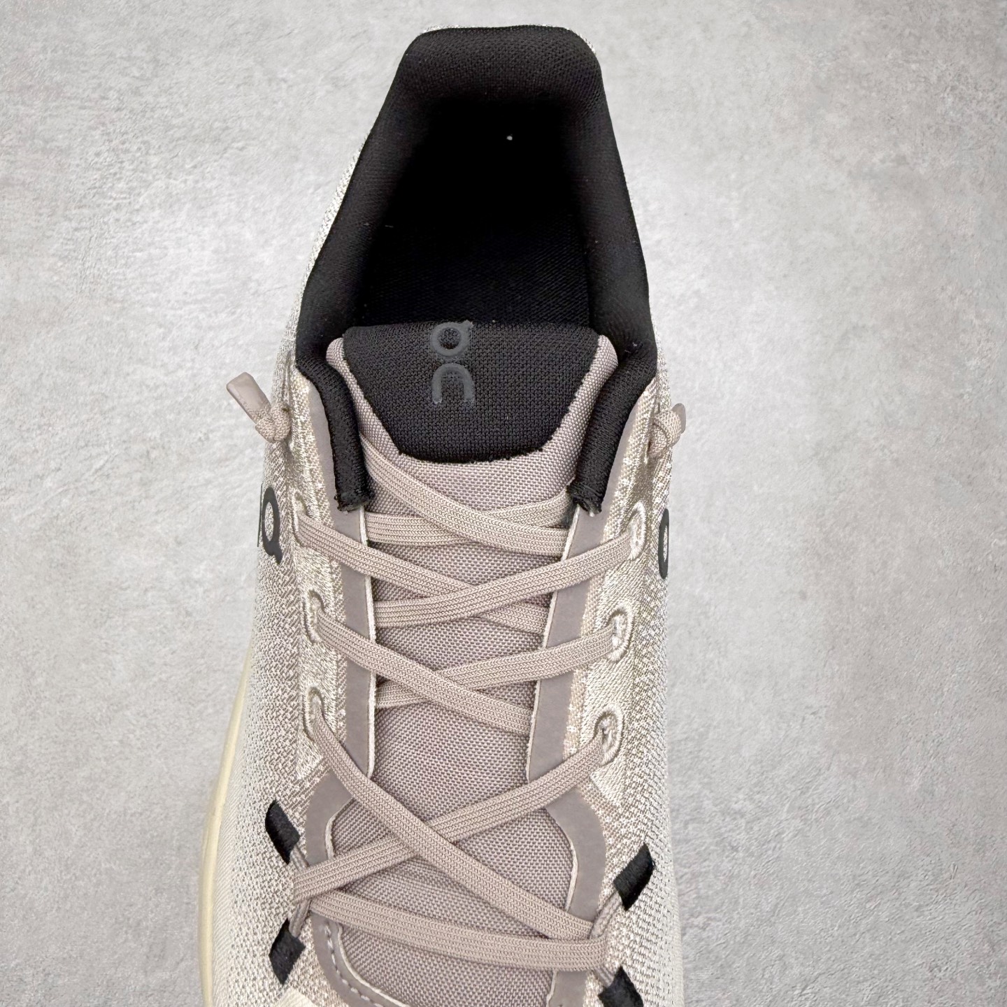 图片[5]-On昂跑 Cloudtilt 圆头系带减震耐磨低帮生活休闲鞋 此运动品牌 开创于2010年 缓震着陆、强效回弹、轻柔质感的设计构思始终是ON研制关键 与此同时基于“为全球提供革新性的跑步感受”信念 陆续推出了多款跑鞋及其以专业运动人体跑步工程学为设计关键的功能性跑步服饰设备 让跑者不费力气地畅快畅跑 尺码：36 36.5 37.5 38 38.5 39 40 40.5 41 42 42.5 43 44 44.5 45-选品中心