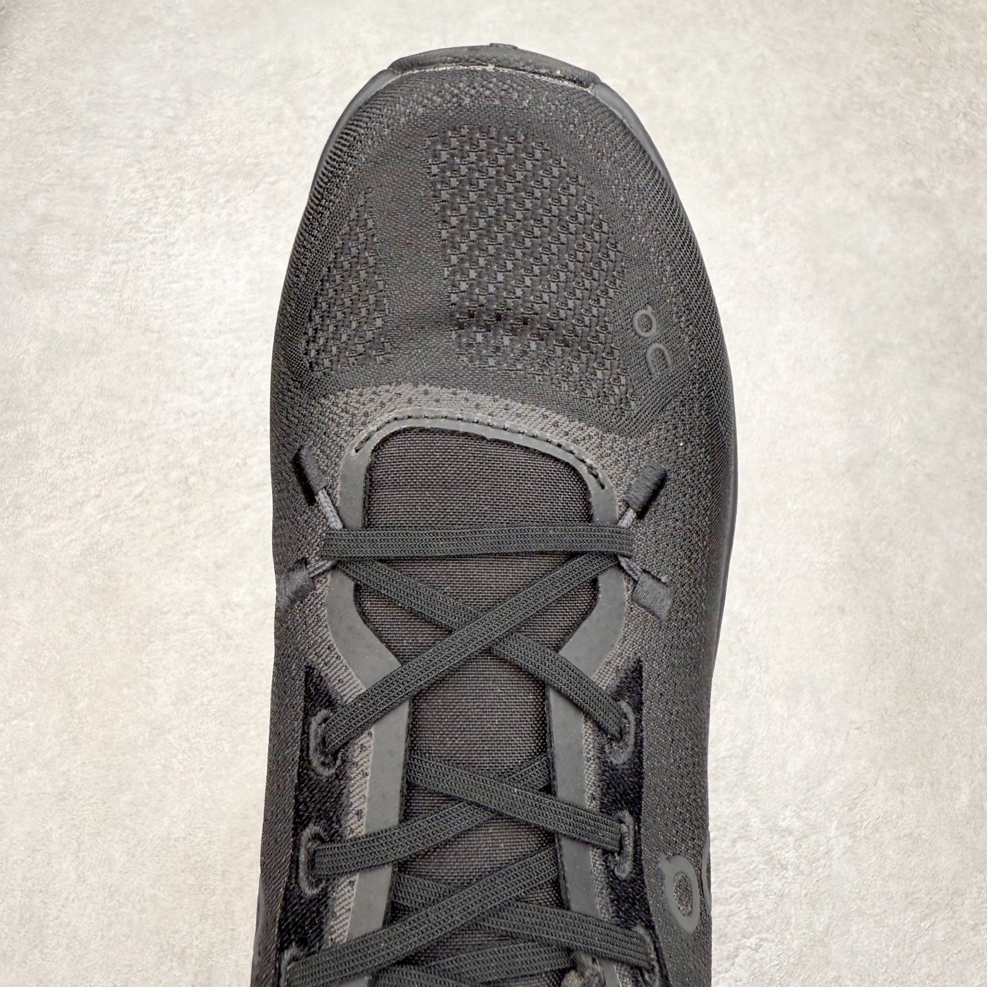 图片[4]-On昂跑 Cloudtilt 圆头系带减震耐磨低帮生活休闲鞋 此运动品牌 开创于2010年 缓震着陆、强效回弹、轻柔质感的设计构思始终是ON研制关键 与此同时基于“为全球提供革新性的跑步感受”信念 陆续推出了多款跑鞋及其以专业运动人体跑步工程学为设计关键的功能性跑步服饰设备 让跑者不费力气地畅快畅跑 尺码：36 36.5 37.5 38 38.5 39 40 40.5 41 42 42.5 43 44 44.5 45-选品中心