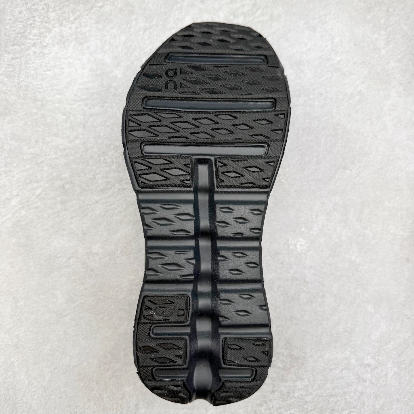 图片[9]-On昂跑 Cloudtilt 圆头系带减震耐磨低帮生活休闲鞋 此运动品牌 开创于2010年 缓震着陆、强效回弹、轻柔质感的设计构思始终是ON研制关键 与此同时基于“为全球提供革新性的跑步感受”信念 陆续推出了多款跑鞋及其以专业运动人体跑步工程学为设计关键的功能性跑步服饰设备 让跑者不费力气地畅快畅跑 尺码：36 36.5 37.5 38 38.5 39 40 40.5 41 42 42.5 43 44 44.5 45-选品中心