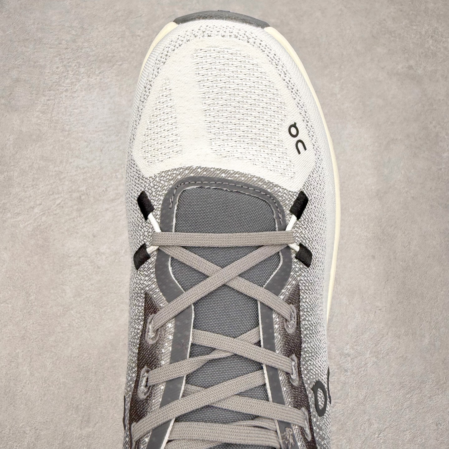 图片[4]-On昂跑 Cloudtilt 圆头系带减震耐磨低帮生活休闲鞋 此运动品牌 开创于2010年 缓震着陆、强效回弹、轻柔质感的设计构思始终是ON研制关键 与此同时基于“为全球提供革新性的跑步感受”信念 陆续推出了多款跑鞋及其以专业运动人体跑步工程学为设计关键的功能性跑步服饰设备 让跑者不费力气地畅快畅跑 尺码：36 36.5 37.5 38 38.5 39 40 40.5 41 42 42.5 43 44 44.5 45-选品中心