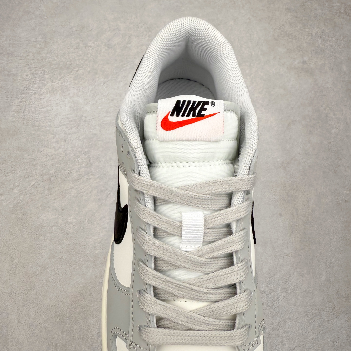 图片[5]-＃F版 NK SB Dunk Low 灰黑 IB3079-101 极限压缩利润空间 超乎所想的高性价比 用料绝不含糊 原盒原配 正确耐磨橡胶大底 超高清洁度 全鞋零毛边皮料切割 全套原楦原模倾力打造完美版型 尺码：36 36.5 37.5 38 38.5 39 40 40.5 41 42 42.5 43 44 44.5 45 46 47.5-选品中心