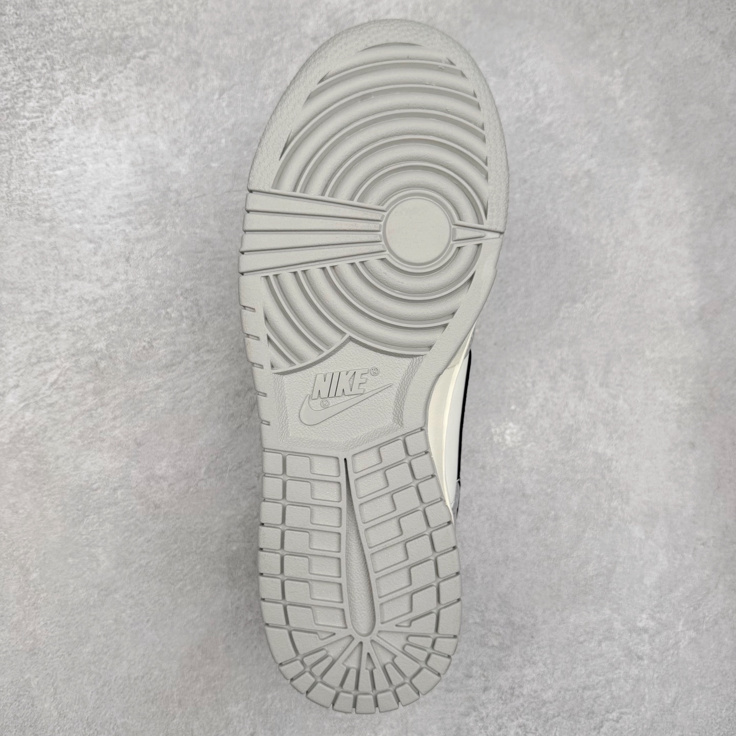 图片[9]-＃F版 NK SB Dunk Low 灰黑 IB3079-101 极限压缩利润空间 超乎所想的高性价比 用料绝不含糊 原盒原配 正确耐磨橡胶大底 超高清洁度 全鞋零毛边皮料切割 全套原楦原模倾力打造完美版型 尺码：36 36.5 37.5 38 38.5 39 40 40.5 41 42 42.5 43 44 44.5 45 46 47.5-选品中心