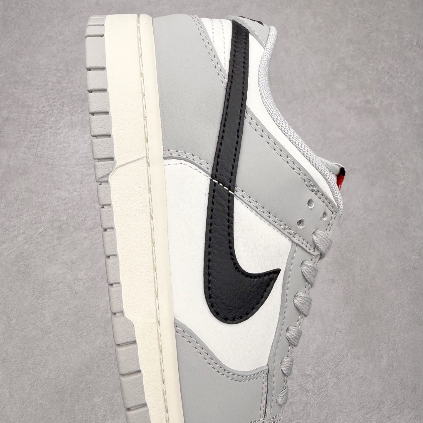 图片[6]-＃F版 NK SB Dunk Low 灰黑 IB3079-101 极限压缩利润空间 超乎所想的高性价比 用料绝不含糊 原盒原配 正确耐磨橡胶大底 超高清洁度 全鞋零毛边皮料切割 全套原楦原模倾力打造完美版型 尺码：36 36.5 37.5 38 38.5 39 40 40.5 41 42 42.5 43 44 44.5 45 46 47.5-选品中心