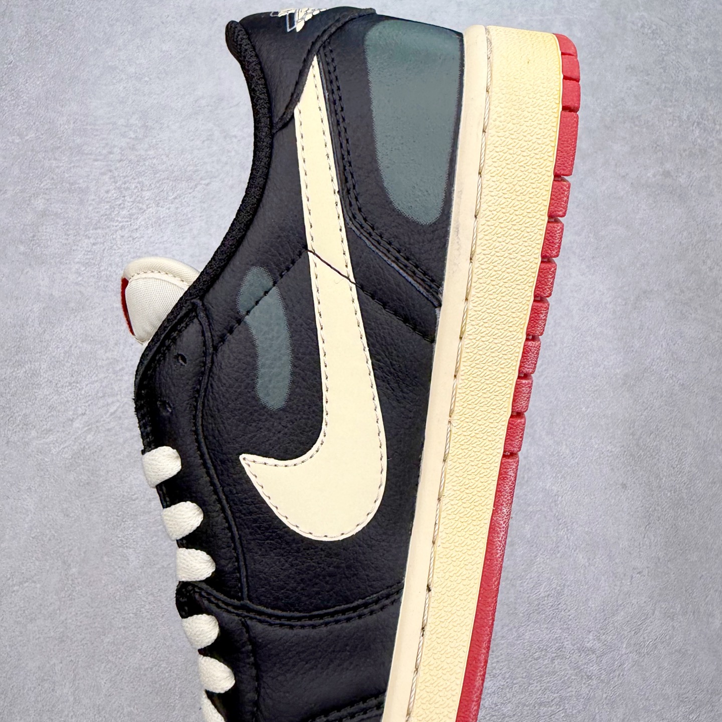 图片[7]-＃K版 Air Jordan AJ1 Low 低帮 IB8958-001 全新流水线出品 DT版本唯一平替选择 市场第二梯队最强版 全部原鞋开发 原楦原纸板开发 全鞋电脑针车 原厂内置全掌气垫 原盒内在原标 唯一Zp原版鞋带绑法 免检产品 全新2022版型 全头层皮料 完美零毛边处理 原厂配置全掌气垫 价格定位良心 几十个配色陆续出货 实拍调校N版已经零色差零失真 百分百还原实物色彩所见即所得 不存在货不对板色差等低级问题 选购参考实物拍摄 不混卖不参货 只用心做好货严格选品 承诺混一赔十 尺码：36 36.5 37.5 38 38.5 39 40 40.5 41 42 42.5 43 44 44.5 45-选品中心