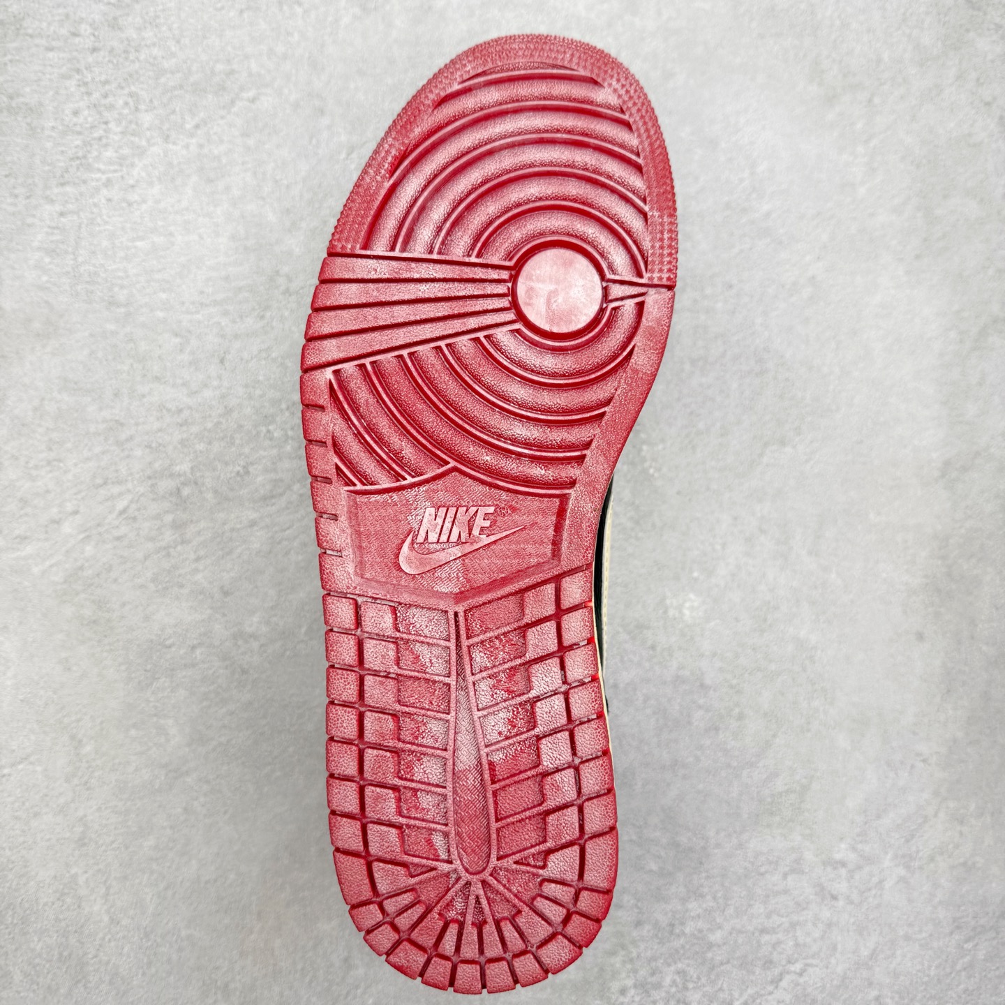 图片[9]-＃K版 Air Jordan AJ1 Low 低帮 IB8958-001 全新流水线出品 DT版本唯一平替选择 市场第二梯队最强版 全部原鞋开发 原楦原纸板开发 全鞋电脑针车 原厂内置全掌气垫 原盒内在原标 唯一Zp原版鞋带绑法 免检产品 全新2022版型 全头层皮料 完美零毛边处理 原厂配置全掌气垫 价格定位良心 几十个配色陆续出货 实拍调校N版已经零色差零失真 百分百还原实物色彩所见即所得 不存在货不对板色差等低级问题 选购参考实物拍摄 不混卖不参货 只用心做好货严格选品 承诺混一赔十 尺码：36 36.5 37.5 38 38.5 39 40 40.5 41 42 42.5 43 44 44.5 45-选品中心