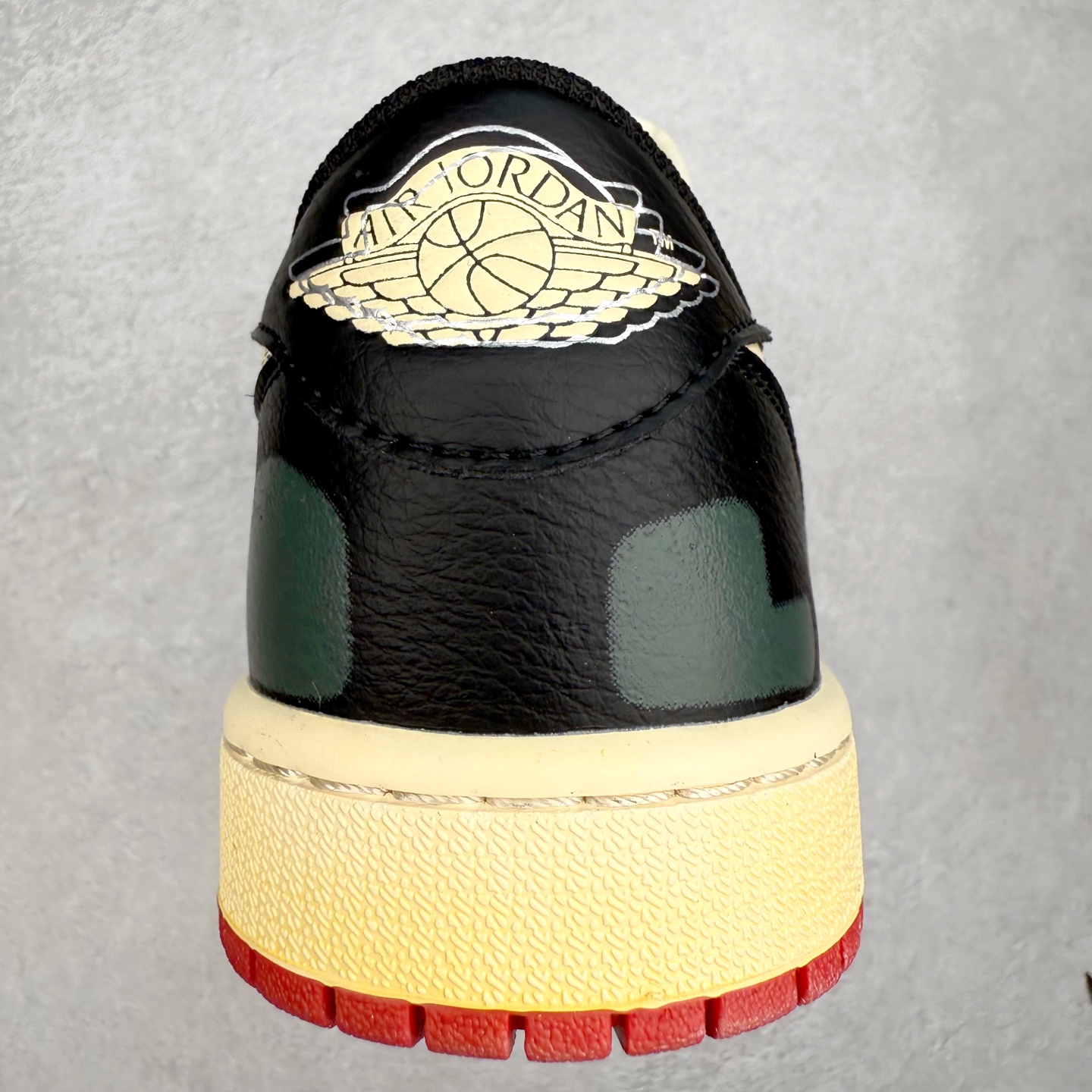 图片[8]-＃K版 Air Jordan AJ1 Low 低帮 IB8958-001 全新流水线出品 DT版本唯一平替选择 市场第二梯队最强版 全部原鞋开发 原楦原纸板开发 全鞋电脑针车 原厂内置全掌气垫 原盒内在原标 唯一Zp原版鞋带绑法 免检产品 全新2022版型 全头层皮料 完美零毛边处理 原厂配置全掌气垫 价格定位良心 几十个配色陆续出货 实拍调校N版已经零色差零失真 百分百还原实物色彩所见即所得 不存在货不对板色差等低级问题 选购参考实物拍摄 不混卖不参货 只用心做好货严格选品 承诺混一赔十 尺码：36 36.5 37.5 38 38.5 39 40 40.5 41 42 42.5 43 44 44.5 45-选品中心