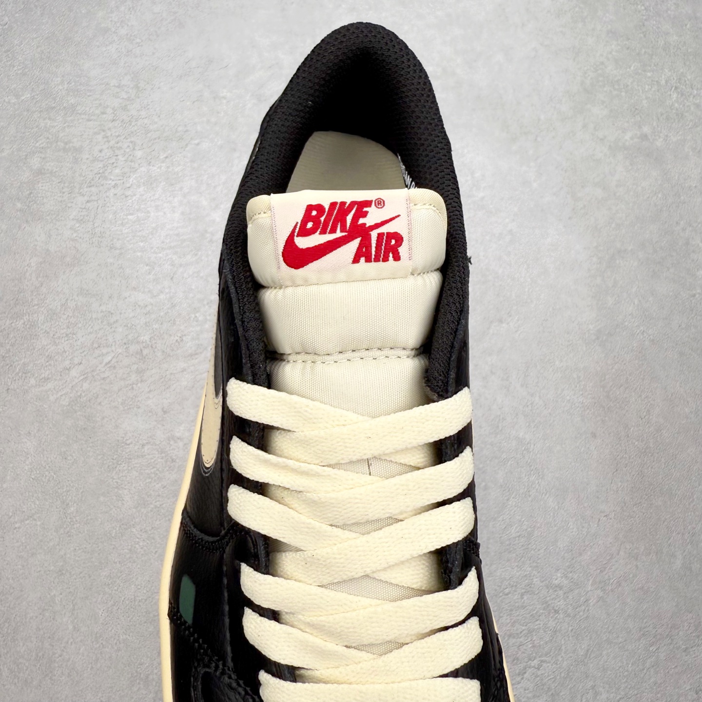 图片[5]-＃K版 Air Jordan AJ1 Low 低帮 IB8958-001 全新流水线出品 DT版本唯一平替选择 市场第二梯队最强版 全部原鞋开发 原楦原纸板开发 全鞋电脑针车 原厂内置全掌气垫 原盒内在原标 唯一Zp原版鞋带绑法 免检产品 全新2022版型 全头层皮料 完美零毛边处理 原厂配置全掌气垫 价格定位良心 几十个配色陆续出货 实拍调校N版已经零色差零失真 百分百还原实物色彩所见即所得 不存在货不对板色差等低级问题 选购参考实物拍摄 不混卖不参货 只用心做好货严格选品 承诺混一赔十 尺码：36 36.5 37.5 38 38.5 39 40 40.5 41 42 42.5 43 44 44.5 45-选品中心