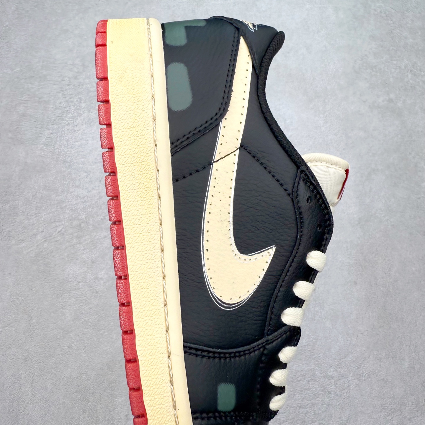 图片[6]-＃K版 Air Jordan AJ1 Low 低帮 IB8958-001 全新流水线出品 DT版本唯一平替选择 市场第二梯队最强版 全部原鞋开发 原楦原纸板开发 全鞋电脑针车 原厂内置全掌气垫 原盒内在原标 唯一Zp原版鞋带绑法 免检产品 全新2022版型 全头层皮料 完美零毛边处理 原厂配置全掌气垫 价格定位良心 几十个配色陆续出货 实拍调校N版已经零色差零失真 百分百还原实物色彩所见即所得 不存在货不对板色差等低级问题 选购参考实物拍摄 不混卖不参货 只用心做好货严格选品 承诺混一赔十 尺码：36 36.5 37.5 38 38.5 39 40 40.5 41 42 42.5 43 44 44.5 45-选品中心