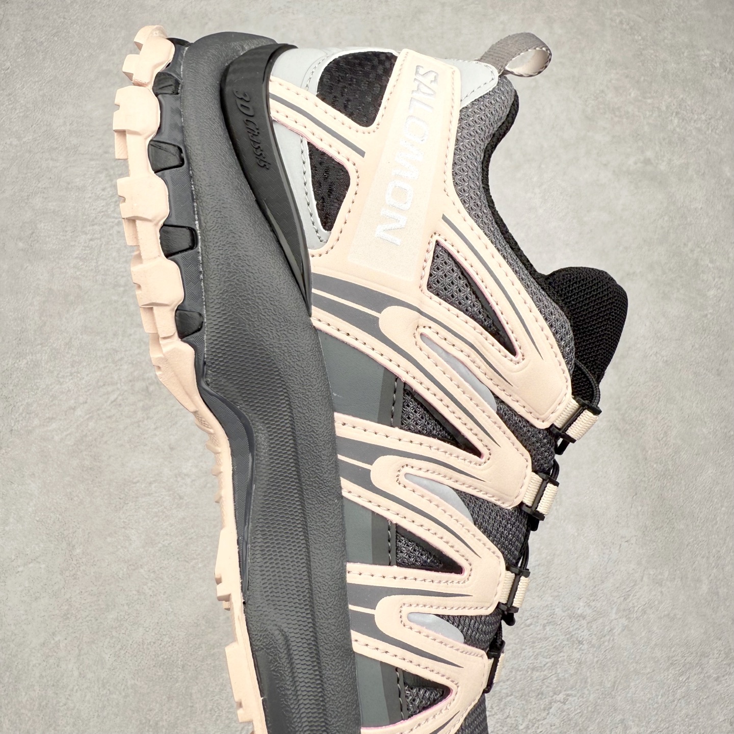 图片[6]-＃C版 SALOMON XA Pro 3D ADV 萨洛蒙潮流越野机能户外功能鞋 纯原外贸平台特供订单 耗时半年巨作 全套原纸板楦头开发 原厂特供网布配套加持 确保原汁原味 完美呈现版型 原档数据独家私模五层组合大底 原装Ortholite轻量化鞋垫 中底布带钢印编号 原厂TPU锁扣 进口港宝加持 后跟自然饱满 还原公司包裹性 鞋面采用SENSIFT贴合技术 全方位贴合包裹脚型 鞋跟部鞋底牵引设计 提供强大的抓地性能 更适应野外崎岖不平的道路 其3D ADVANCED CHASSIS底盘 材料轻量大化 钉齿设计更具稳定性 防护性 鞋底易磨损区运用CONTAGRIP高耐磨材料 应对城市硬质路面长距离跑考验 尺码：36 36.5 37.5 38 38.5 39 40 40.5 41 42 42.5 43 44 44.5 45-选品中心