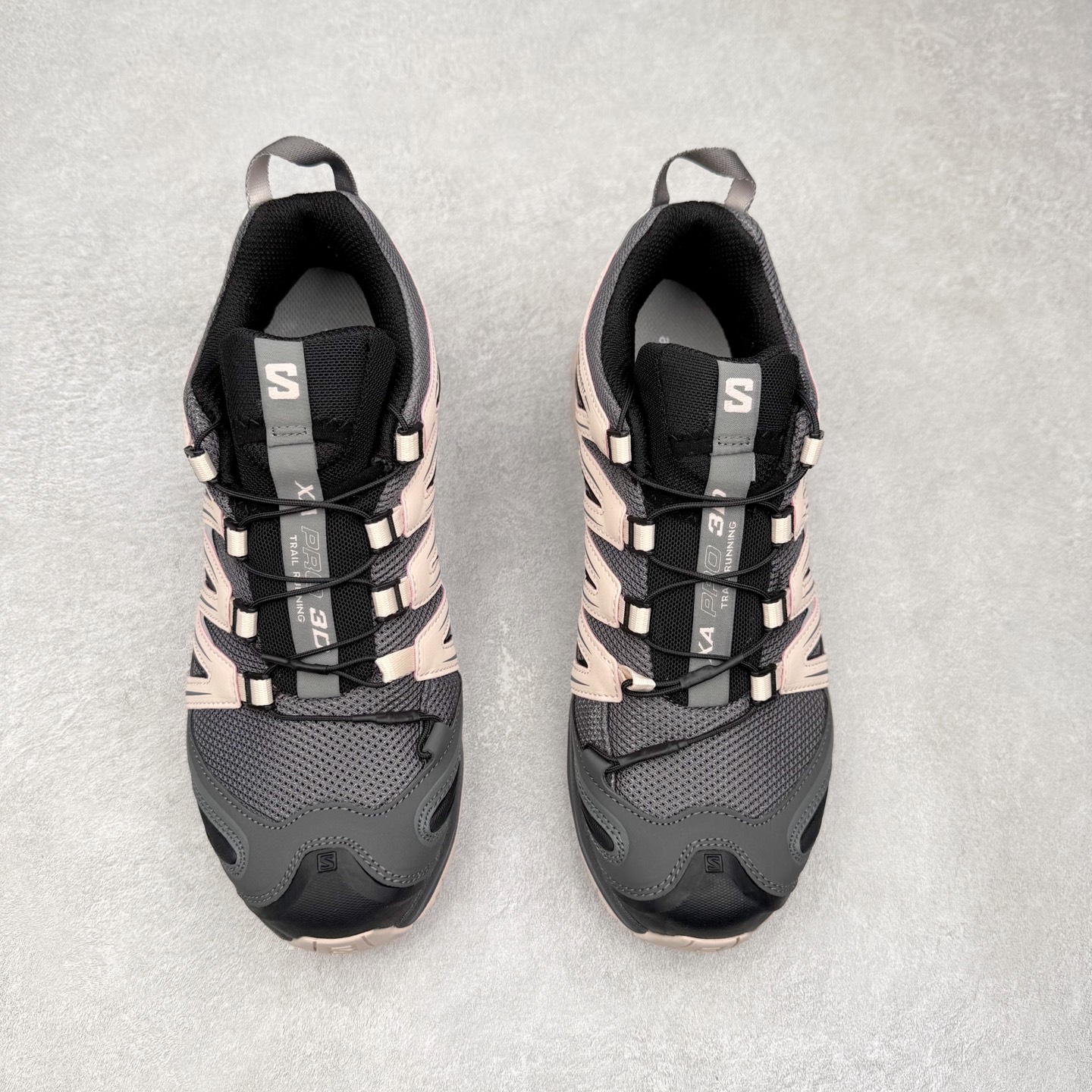 图片[2]-＃C版 SALOMON XA Pro 3D ADV 萨洛蒙潮流越野机能户外功能鞋 纯原外贸平台特供订单 耗时半年巨作 全套原纸板楦头开发 原厂特供网布配套加持 确保原汁原味 完美呈现版型 原档数据独家私模五层组合大底 原装Ortholite轻量化鞋垫 中底布带钢印编号 原厂TPU锁扣 进口港宝加持 后跟自然饱满 还原公司包裹性 鞋面采用SENSIFT贴合技术 全方位贴合包裹脚型 鞋跟部鞋底牵引设计 提供强大的抓地性能 更适应野外崎岖不平的道路 其3D ADVANCED CHASSIS底盘 材料轻量大化 钉齿设计更具稳定性 防护性 鞋底易磨损区运用CONTAGRIP高耐磨材料 应对城市硬质路面长距离跑考验 尺码：36 36.5 37.5 38 38.5 39 40 40.5 41 42 42.5 43 44 44.5 45-选品中心