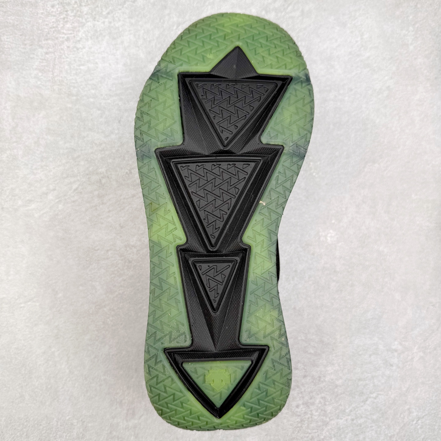 图片[9]-＃HP 迪桑特DESCENTE LAVITATE 2 舒适百搭防滑耐磨防水低帮休闲训练城市通勤跑步鞋 DESCENTE（迪桑特）创立于1935年，品牌名取自法语词汇，意为“滑降”。品牌箭头标识代表滑雪的三种技术“高速直线滑行”、“穿越”和“侧滑”，也寓意品牌在打造高端专业运动产品中不断追求完美的创新精神，致力于成为中国高端专业滑雪、综训、女子、铁人三项、高尔夫的第一品牌。尺码：39 40 40.5 41 42 42.5 43 44 44.5 45-选品中心