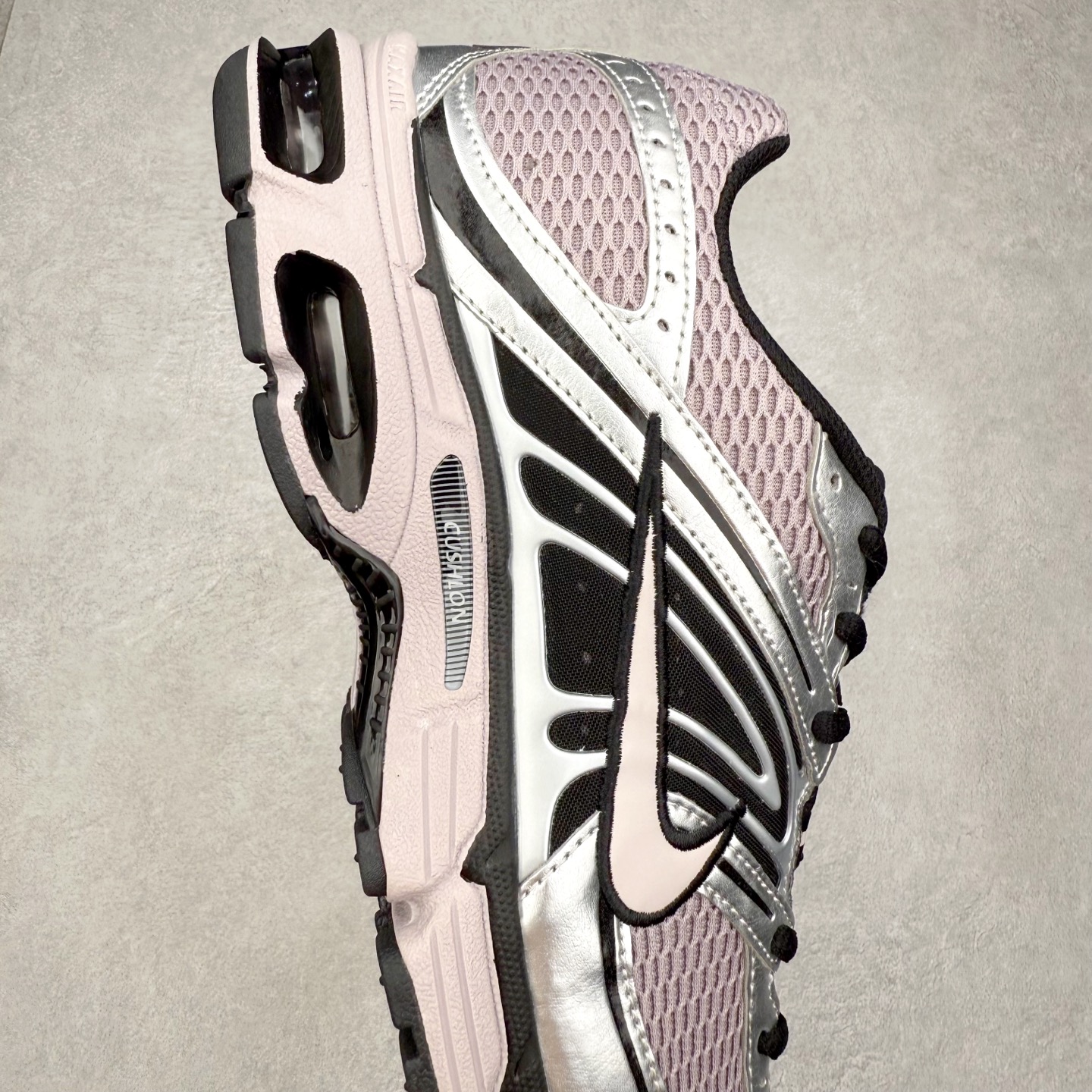 图片[6]-NK Air Max Moto 2K 舒适百搭耐磨 低帮跑步鞋 HQ2056-200 实拍调校N版已经零色差零失真 百分百还原实物色彩所见即所得 不存在货不对板色差等低级问题 选购参考实物拍摄 不混卖不参货 只用心做好货严格选品 承诺混一赔十 尺码：36 36.5 37.5 38 38.5 39 40 40.5 41 42 42.5 43 44 44.5 45-选品中心