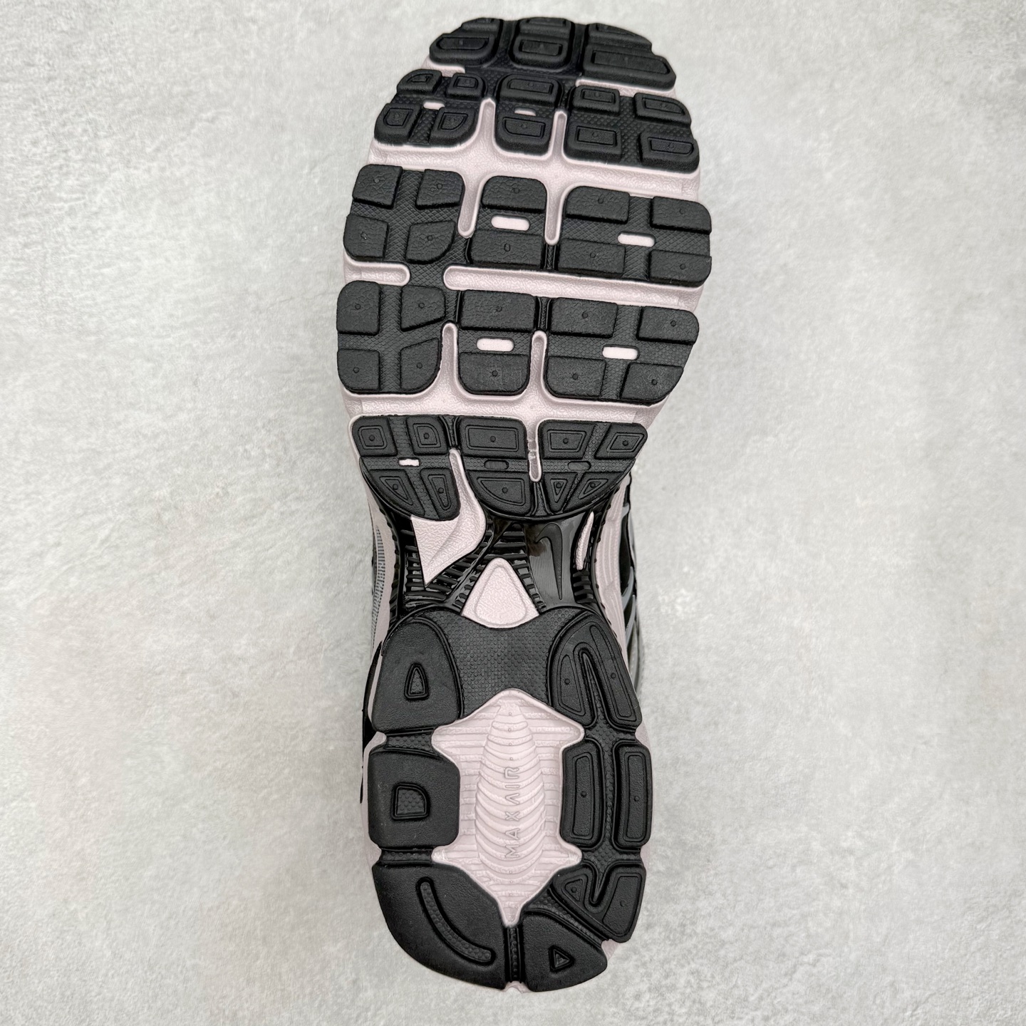 图片[9]-NK Air Max Moto 2K 舒适百搭耐磨 低帮跑步鞋 HQ2056-200 实拍调校N版已经零色差零失真 百分百还原实物色彩所见即所得 不存在货不对板色差等低级问题 选购参考实物拍摄 不混卖不参货 只用心做好货严格选品 承诺混一赔十 尺码：36 36.5 37.5 38 38.5 39 40 40.5 41 42 42.5 43 44 44.5 45-选品中心