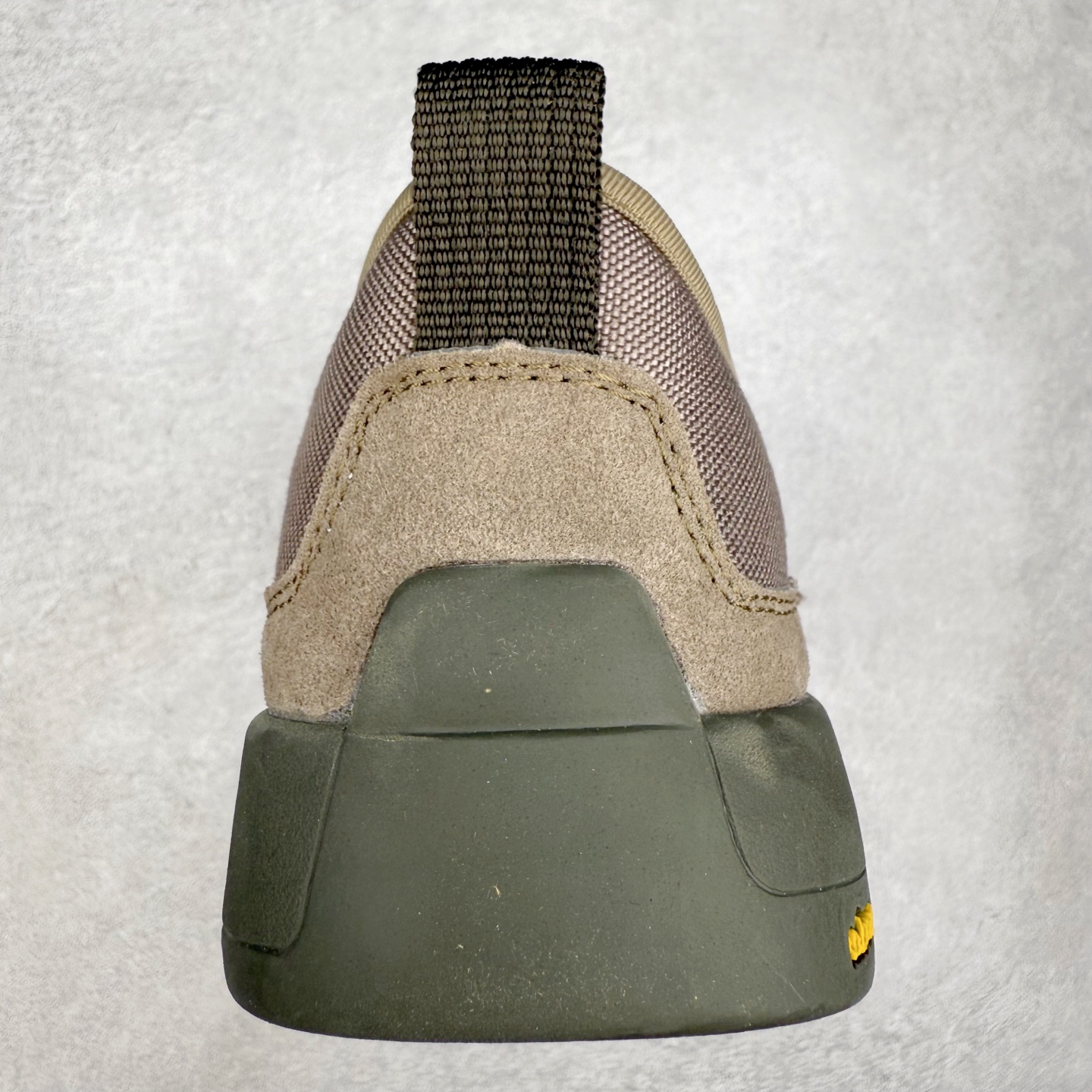 图片[8]-THE NORTH FACE Clyffe 北面舒适百搭 防滑耐磨 低帮 生活休闲鞋 男女同款 North Face于1966年成立，一直致力于为户外运动员的每一次严酷探索提供专业装备。作为全球户外运动领导品牌，The NorthFace以经过专业运动员测试、适应各类户外需求的产品助力探索者不断超越自我，激发人类潜能。The North Face象征着众多山脉中更冷、更值得挑战的北坡。品牌标志则来自Half Dome，一座位于美国加州Yosemite NationalPark（优胜美地国家公园）里的山峰，中文名字取为「北面」，象征着不畏惧的户外探索精神。1997年，The North Face采用全新的宣传标语「Never Stop Exploring探索永不停止」，体现品牌的探索精神，成为品牌的座右铭。尺码：36/45-选品中心