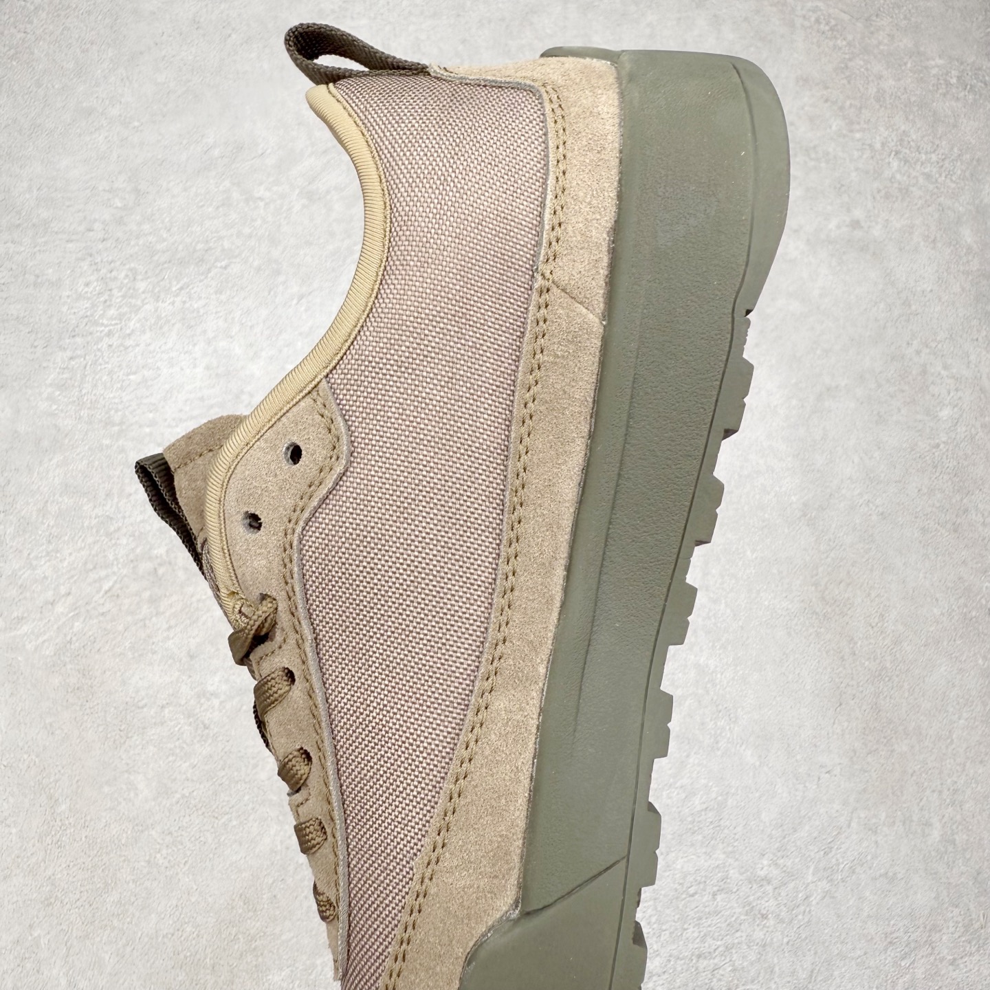 图片[7]-THE NORTH FACE Clyffe 北面舒适百搭 防滑耐磨 低帮 生活休闲鞋 男女同款 North Face于1966年成立，一直致力于为户外运动员的每一次严酷探索提供专业装备。作为全球户外运动领导品牌，The NorthFace以经过专业运动员测试、适应各类户外需求的产品助力探索者不断超越自我，激发人类潜能。The North Face象征着众多山脉中更冷、更值得挑战的北坡。品牌标志则来自Half Dome，一座位于美国加州Yosemite NationalPark（优胜美地国家公园）里的山峰，中文名字取为「北面」，象征着不畏惧的户外探索精神。1997年，The North Face采用全新的宣传标语「Never Stop Exploring探索永不停止」，体现品牌的探索精神，成为品牌的座右铭。尺码：36/45-选品中心