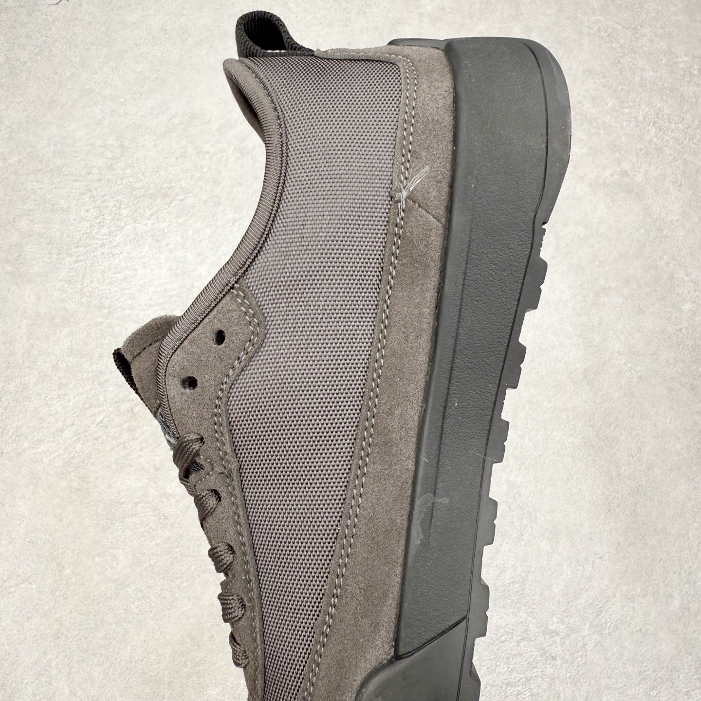 图片[7]-THE NORTH FACE Clyffe 北面舒适百搭 防滑耐磨 低帮 生活休闲鞋 男女同款 North Face于1966年成立，一直致力于为户外运动员的每一次严酷探索提供专业装备。作为全球户外运动领导品牌，The NorthFace以经过专业运动员测试、适应各类户外需求的产品助力探索者不断超越自我，激发人类潜能。The North Face象征着众多山脉中更冷、更值得挑战的北坡。品牌标志则来自Half Dome，一座位于美国加州Yosemite NationalPark（优胜美地国家公园）里的山峰，中文名字取为「北面」，象征着不畏惧的户外探索精神。1997年，The North Face采用全新的宣传标语「Never Stop Exploring探索永不停止」，体现品牌的探索精神，成为品牌的座右铭。尺码：36/45-选品中心