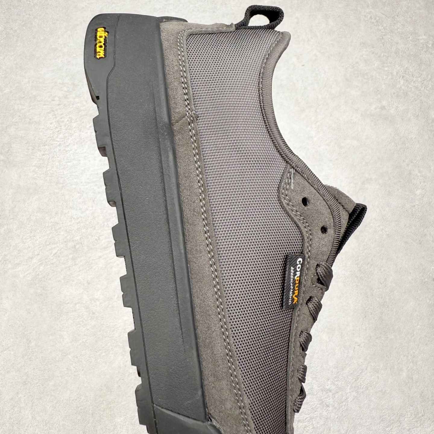 图片[6]-THE NORTH FACE Clyffe 北面舒适百搭 防滑耐磨 低帮 生活休闲鞋 男女同款 North Face于1966年成立，一直致力于为户外运动员的每一次严酷探索提供专业装备。作为全球户外运动领导品牌，The NorthFace以经过专业运动员测试、适应各类户外需求的产品助力探索者不断超越自我，激发人类潜能。The North Face象征着众多山脉中更冷、更值得挑战的北坡。品牌标志则来自Half Dome，一座位于美国加州Yosemite NationalPark（优胜美地国家公园）里的山峰，中文名字取为「北面」，象征着不畏惧的户外探索精神。1997年，The North Face采用全新的宣传标语「Never Stop Exploring探索永不停止」，体现品牌的探索精神，成为品牌的座右铭。尺码：36/45-选品中心