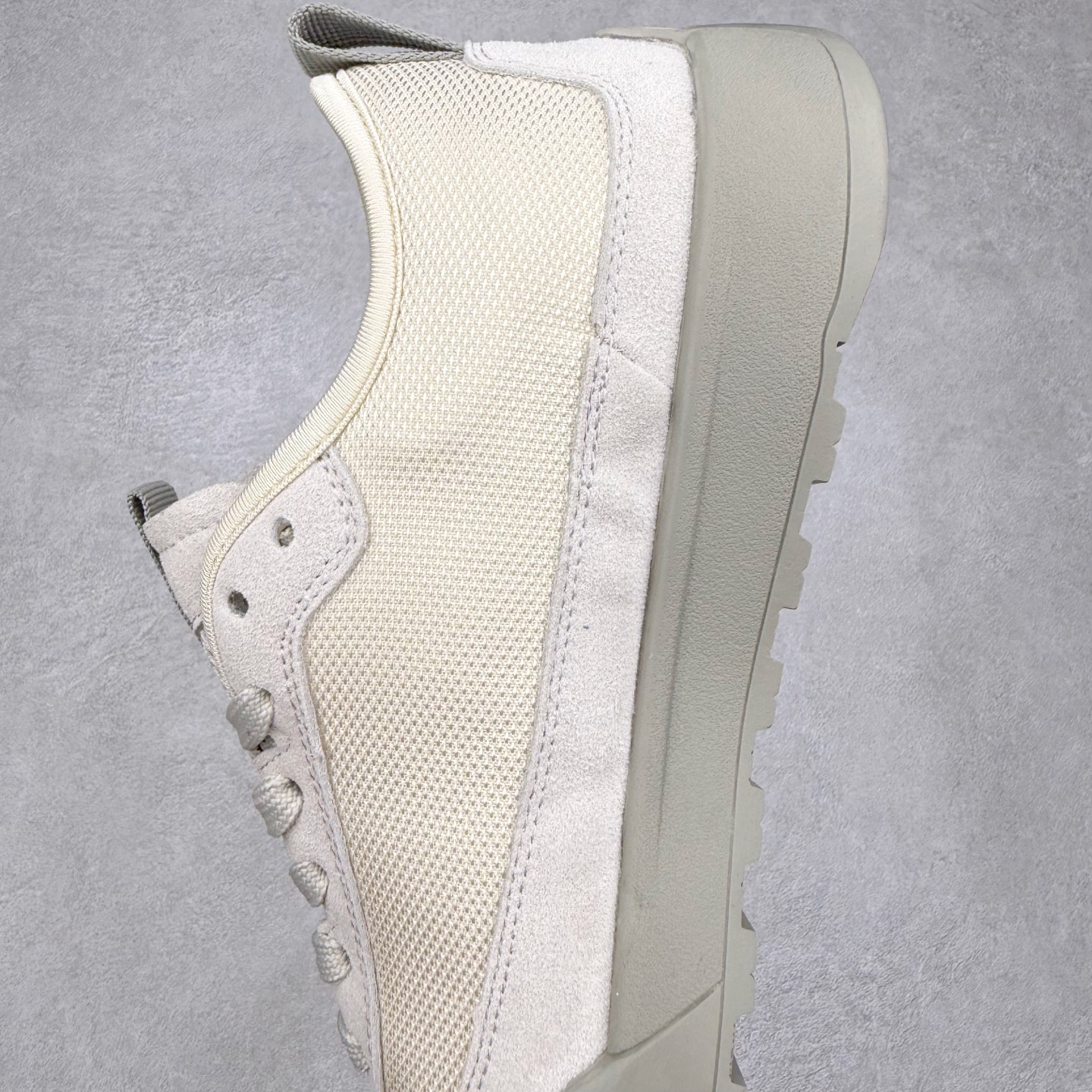 图片[7]-THE NORTH FACE Clyffe 北面舒适百搭 防滑耐磨 低帮 生活休闲鞋 男女同款 North Face于1966年成立，一直致力于为户外运动员的每一次严酷探索提供专业装备。作为全球户外运动领导品牌，The NorthFace以经过专业运动员测试、适应各类户外需求的产品助力探索者不断超越自我，激发人类潜能。The North Face象征着众多山脉中更冷、更值得挑战的北坡。品牌标志则来自Half Dome，一座位于美国加州Yosemite NationalPark（优胜美地国家公园）里的山峰，中文名字取为「北面」，象征着不畏惧的户外探索精神。1997年，The North Face采用全新的宣传标语「Never Stop Exploring探索永不停止」，体现品牌的探索精神，成为品牌的座右铭。尺码：36/45-选品中心