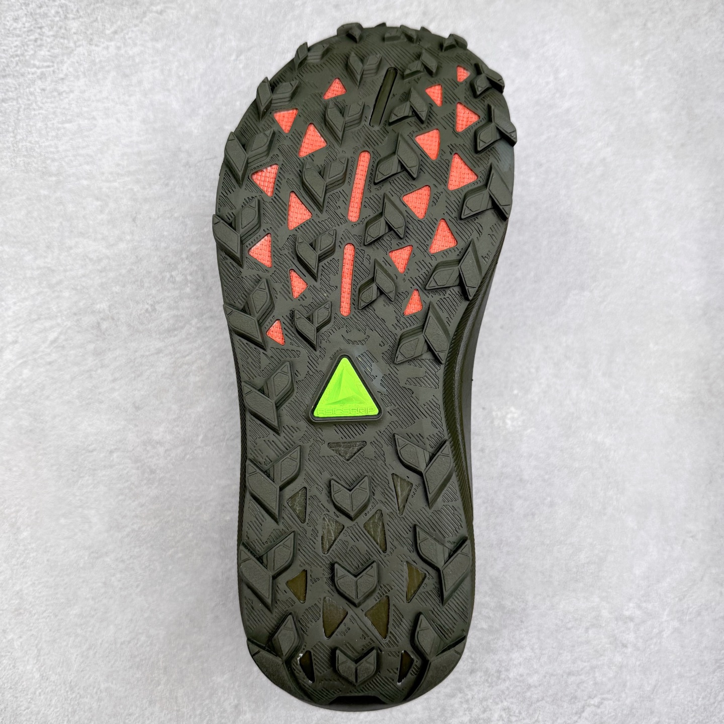 图片[9]-Asics GEL-TRABUCO 13 GTX 亚瑟士舒适百搭轻便透气减震低帮跑步鞋 ASICS（亚瑟士）是日本实业家鬼冢喜八郎创立的跑鞋运动品牌，名字想法源自著名的拉丁谚语“AnimaSana In Corpore Sano”，意为“健全的精神寓于强健的体魄”。正如其名字的含义，ASICS亚瑟士一直坚信保持身体的健康与活力是打造健康快乐的生活方式的最佳途径。亚瑟士的跑鞋、篮球鞋等系列集专业与美貌于一身，拥有极高的热度。2016年，ASICS在“2016年日本最佳全球品牌”排行榜名列第17名。尺码：36 37 37.5 38 39 39.5 40 40.5 41.5 42 42.5 43.5 44 45-选品中心