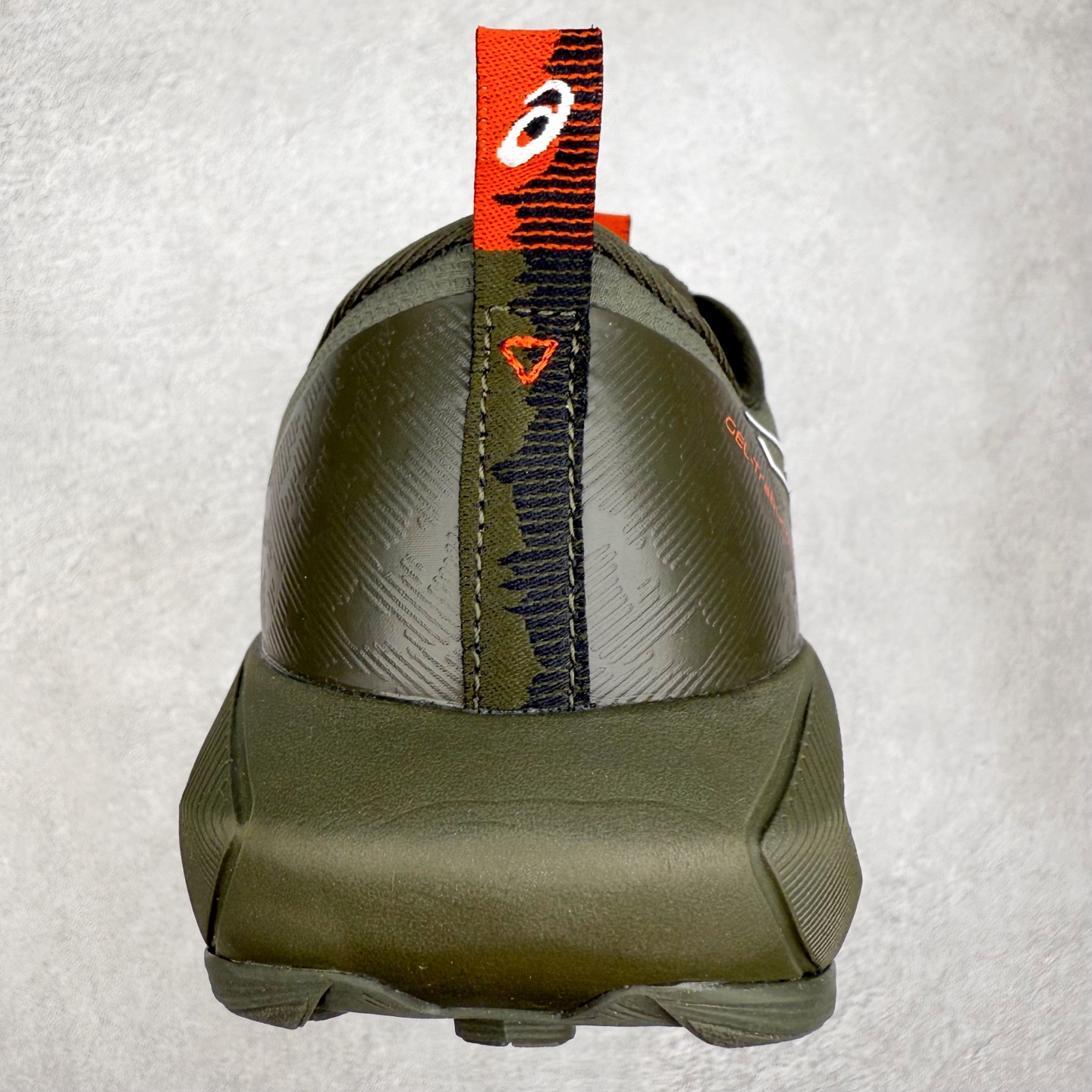 图片[8]-Asics GEL-TRABUCO 13 GTX 亚瑟士舒适百搭轻便透气减震低帮跑步鞋 ASICS（亚瑟士）是日本实业家鬼冢喜八郎创立的跑鞋运动品牌，名字想法源自著名的拉丁谚语“AnimaSana In Corpore Sano”，意为“健全的精神寓于强健的体魄”。正如其名字的含义，ASICS亚瑟士一直坚信保持身体的健康与活力是打造健康快乐的生活方式的最佳途径。亚瑟士的跑鞋、篮球鞋等系列集专业与美貌于一身，拥有极高的热度。2016年，ASICS在“2016年日本最佳全球品牌”排行榜名列第17名。尺码：36 37 37.5 38 39 39.5 40 40.5 41.5 42 42.5 43.5 44 45-选品中心