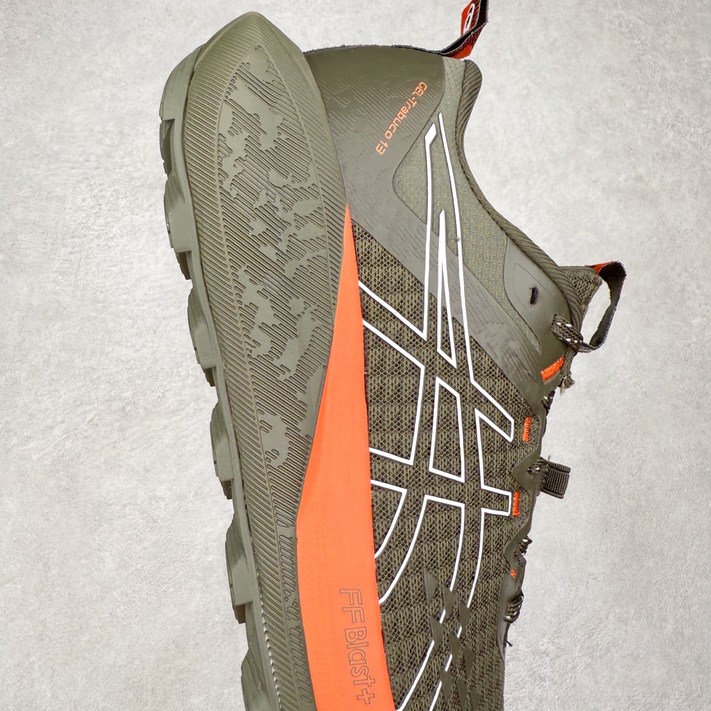 图片[6]-Asics GEL-TRABUCO 13 GTX 亚瑟士舒适百搭轻便透气减震低帮跑步鞋 ASICS（亚瑟士）是日本实业家鬼冢喜八郎创立的跑鞋运动品牌，名字想法源自著名的拉丁谚语“AnimaSana In Corpore Sano”，意为“健全的精神寓于强健的体魄”。正如其名字的含义，ASICS亚瑟士一直坚信保持身体的健康与活力是打造健康快乐的生活方式的最佳途径。亚瑟士的跑鞋、篮球鞋等系列集专业与美貌于一身，拥有极高的热度。2016年，ASICS在“2016年日本最佳全球品牌”排行榜名列第17名。尺码：36 37 37.5 38 39 39.5 40 40.5 41.5 42 42.5 43.5 44 45-选品中心