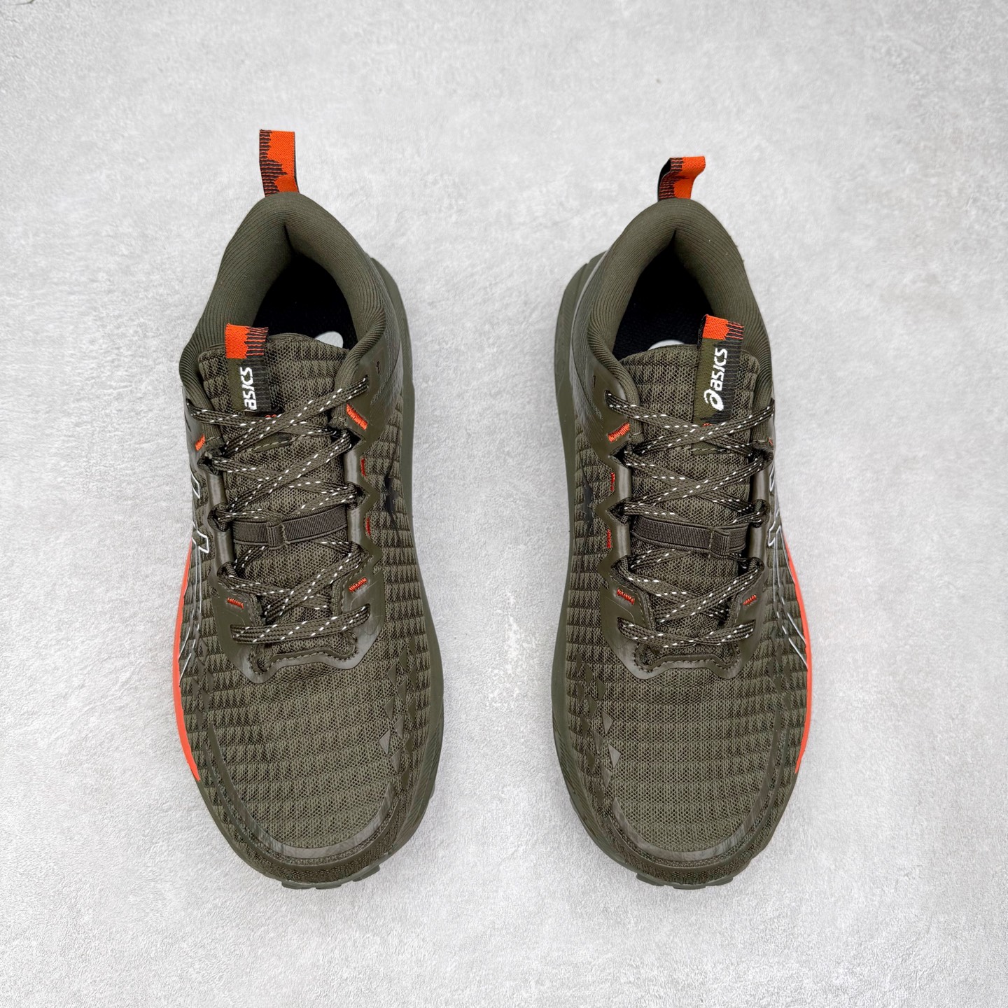 图片[2]-Asics GEL-TRABUCO 13 GTX 亚瑟士舒适百搭轻便透气减震低帮跑步鞋 ASICS（亚瑟士）是日本实业家鬼冢喜八郎创立的跑鞋运动品牌，名字想法源自著名的拉丁谚语“AnimaSana In Corpore Sano”，意为“健全的精神寓于强健的体魄”。正如其名字的含义，ASICS亚瑟士一直坚信保持身体的健康与活力是打造健康快乐的生活方式的最佳途径。亚瑟士的跑鞋、篮球鞋等系列集专业与美貌于一身，拥有极高的热度。2016年，ASICS在“2016年日本最佳全球品牌”排行榜名列第17名。尺码：36 37 37.5 38 39 39.5 40 40.5 41.5 42 42.5 43.5 44 45-选品中心