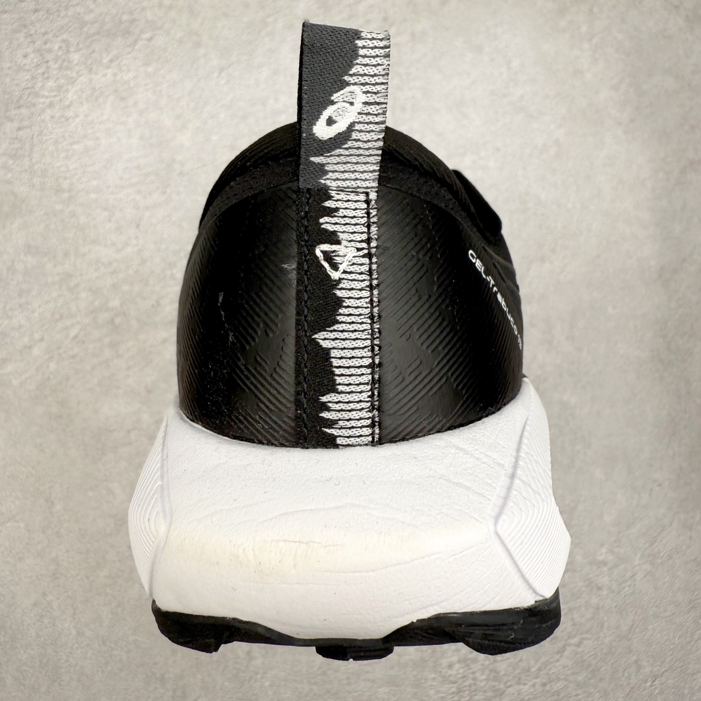 图片[8]-Asics GEL-TRABUCO 13 GTX 亚瑟士舒适百搭轻便透气减震低帮跑步鞋 ASICS（亚瑟士）是日本实业家鬼冢喜八郎创立的跑鞋运动品牌，名字想法源自著名的拉丁谚语“AnimaSana In Corpore Sano”，意为“健全的精神寓于强健的体魄”。正如其名字的含义，ASICS亚瑟士一直坚信保持身体的健康与活力是打造健康快乐的生活方式的最佳途径。亚瑟士的跑鞋、篮球鞋等系列集专业与美貌于一身，拥有极高的热度。2016年，ASICS在“2016年日本最佳全球品牌”排行榜名列第17名。尺码：36 37 37.5 38 39 39.5 40 40.5 41.5 42 42.5 43.5 44 45-选品中心