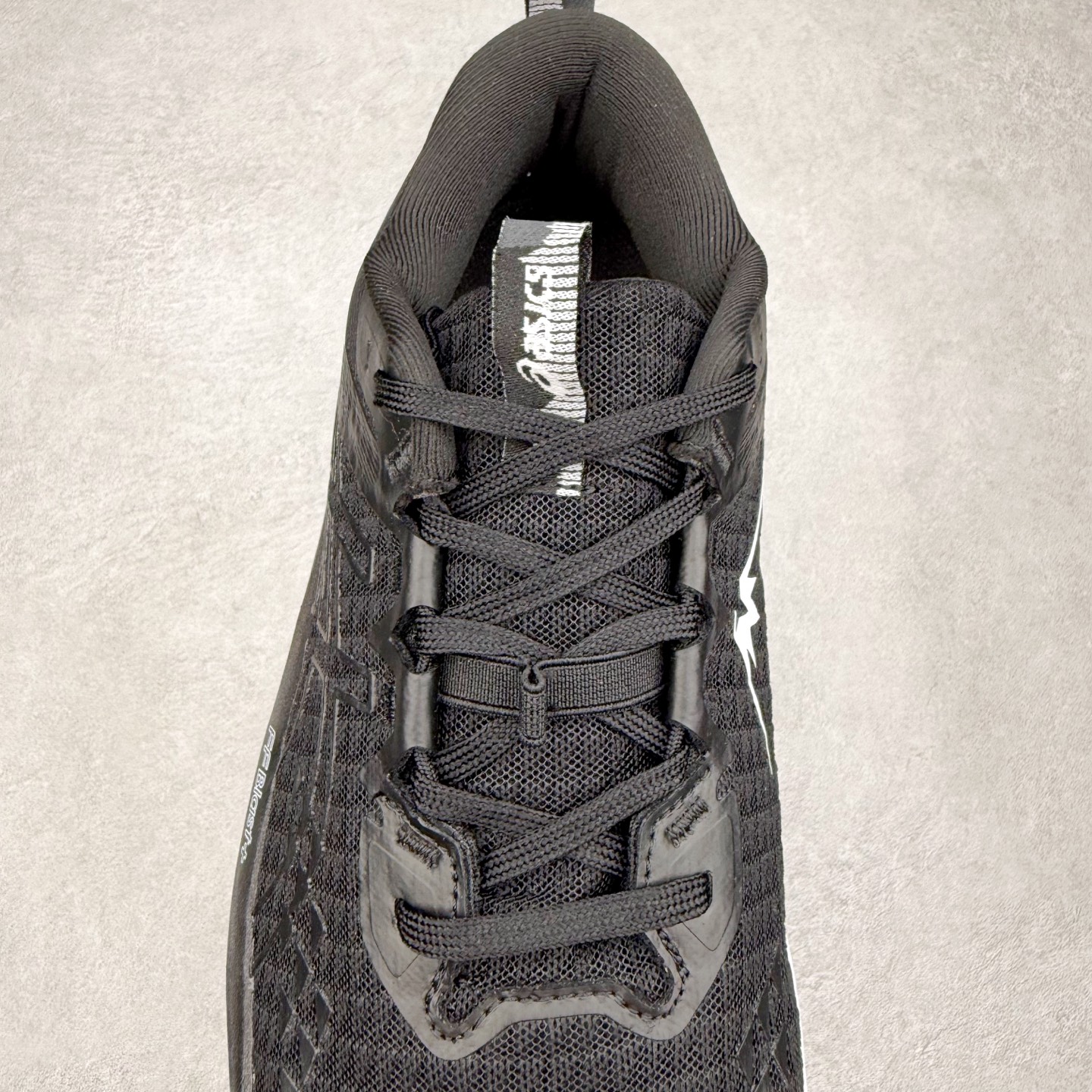 图片[5]-Asics GEL-TRABUCO 13 GTX 亚瑟士舒适百搭轻便透气减震低帮跑步鞋 ASICS（亚瑟士）是日本实业家鬼冢喜八郎创立的跑鞋运动品牌，名字想法源自著名的拉丁谚语“AnimaSana In Corpore Sano”，意为“健全的精神寓于强健的体魄”。正如其名字的含义，ASICS亚瑟士一直坚信保持身体的健康与活力是打造健康快乐的生活方式的最佳途径。亚瑟士的跑鞋、篮球鞋等系列集专业与美貌于一身，拥有极高的热度。2016年，ASICS在“2016年日本最佳全球品牌”排行榜名列第17名。尺码：36 37 37.5 38 39 39.5 40 40.5 41.5 42 42.5 43.5 44 45-选品中心