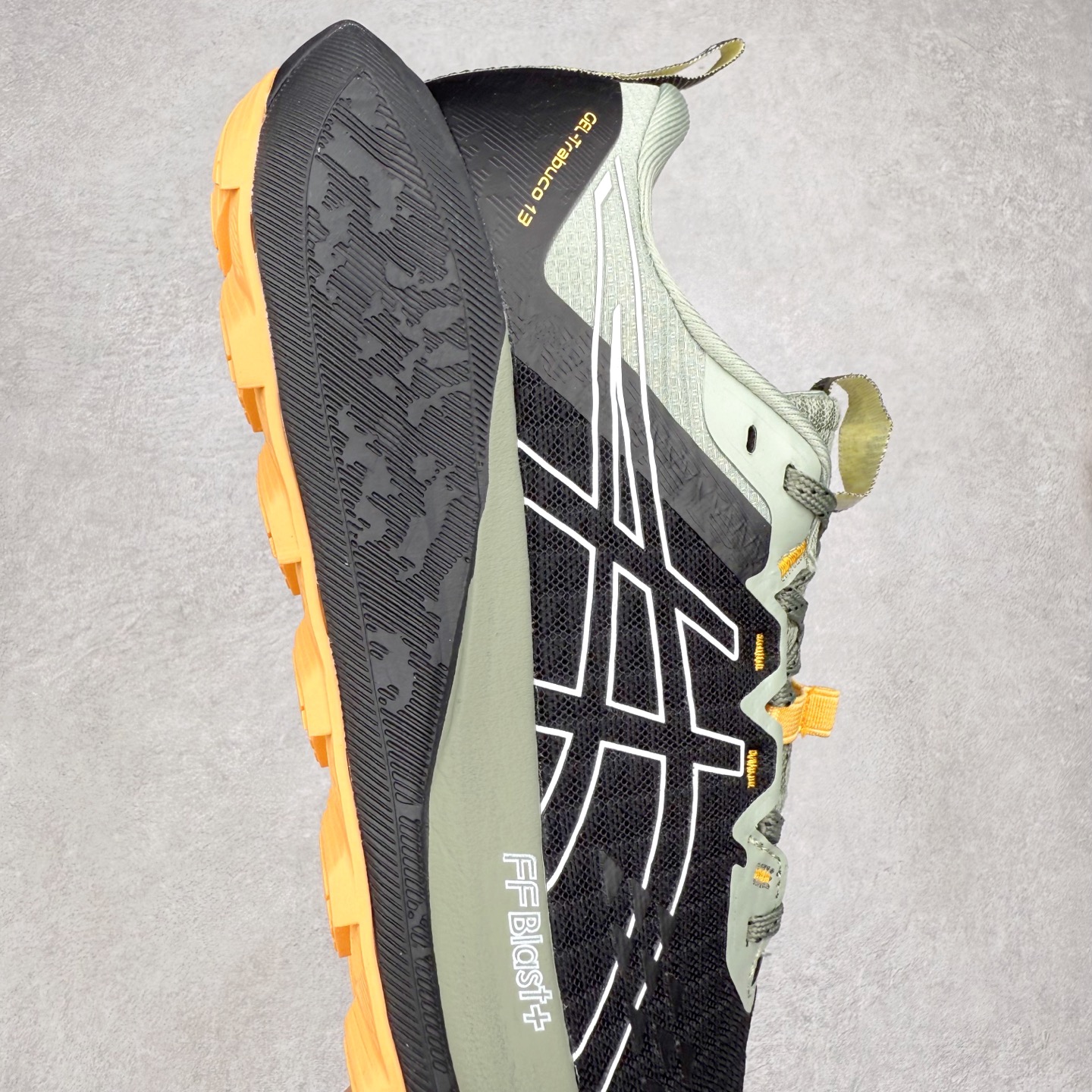 图片[6]-Asics GEL-TRABUCO 13 GTX 亚瑟士舒适百搭轻便透气减震低帮跑步鞋 ASICS（亚瑟士）是日本实业家鬼冢喜八郎创立的跑鞋运动品牌，名字想法源自著名的拉丁谚语“AnimaSana In Corpore Sano”，意为“健全的精神寓于强健的体魄”。正如其名字的含义，ASICS亚瑟士一直坚信保持身体的健康与活力是打造健康快乐的生活方式的最佳途径。亚瑟士的跑鞋、篮球鞋等系列集专业与美貌于一身，拥有极高的热度。2016年，ASICS在“2016年日本最佳全球品牌”排行榜名列第17名。尺码：36 37 37.5 38 39 39.5 40 40.5 41.5 42 42.5 43.5 44 45-选品中心