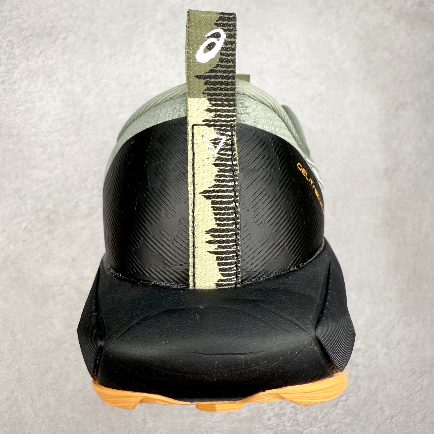 图片[8]-Asics GEL-TRABUCO 13 GTX 亚瑟士舒适百搭轻便透气减震低帮跑步鞋 ASICS（亚瑟士）是日本实业家鬼冢喜八郎创立的跑鞋运动品牌，名字想法源自著名的拉丁谚语“AnimaSana In Corpore Sano”，意为“健全的精神寓于强健的体魄”。正如其名字的含义，ASICS亚瑟士一直坚信保持身体的健康与活力是打造健康快乐的生活方式的最佳途径。亚瑟士的跑鞋、篮球鞋等系列集专业与美貌于一身，拥有极高的热度。2016年，ASICS在“2016年日本最佳全球品牌”排行榜名列第17名。尺码：36 37 37.5 38 39 39.5 40 40.5 41.5 42 42.5 43.5 44 45-选品中心