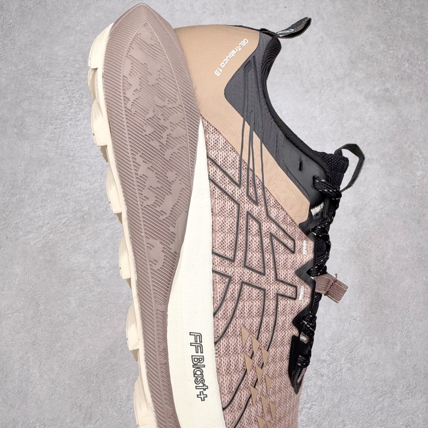 图片[6]-Asics GEL-TRABUCO 13 GTX 亚瑟士舒适百搭轻便透气减震低帮跑步鞋 ASICS（亚瑟士）是日本实业家鬼冢喜八郎创立的跑鞋运动品牌，名字想法源自著名的拉丁谚语“AnimaSana In Corpore Sano”，意为“健全的精神寓于强健的体魄”。正如其名字的含义，ASICS亚瑟士一直坚信保持身体的健康与活力是打造健康快乐的生活方式的最佳途径。亚瑟士的跑鞋、篮球鞋等系列集专业与美貌于一身，拥有极高的热度。2016年，ASICS在“2016年日本最佳全球品牌”排行榜名列第17名。尺码：36 37 37.5 38 39 39.5 40 40.5 41.5 42 42.5 43.5 44 45-选品中心