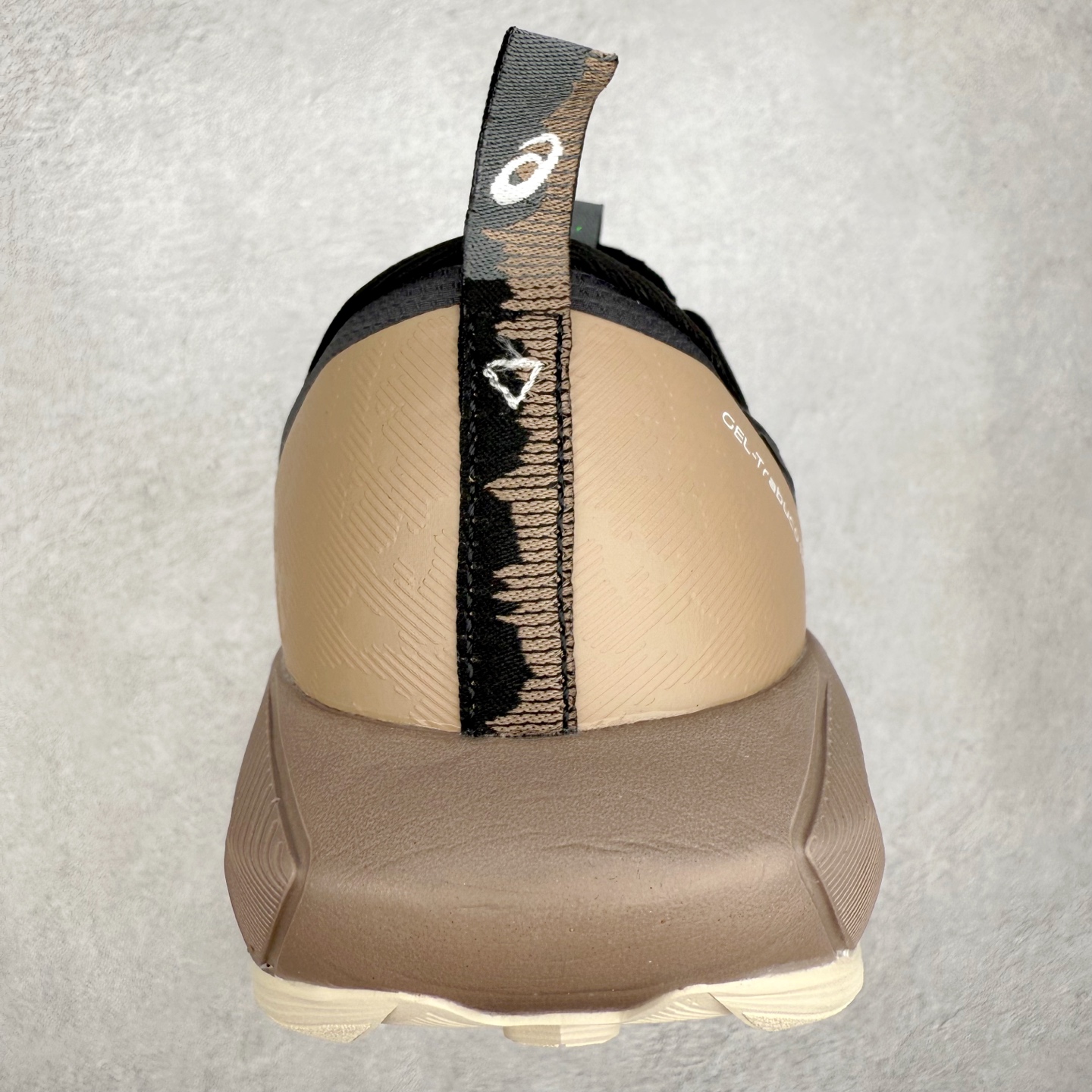 图片[8]-Asics GEL-TRABUCO 13 GTX 亚瑟士舒适百搭轻便透气减震低帮跑步鞋 ASICS（亚瑟士）是日本实业家鬼冢喜八郎创立的跑鞋运动品牌，名字想法源自著名的拉丁谚语“AnimaSana In Corpore Sano”，意为“健全的精神寓于强健的体魄”。正如其名字的含义，ASICS亚瑟士一直坚信保持身体的健康与活力是打造健康快乐的生活方式的最佳途径。亚瑟士的跑鞋、篮球鞋等系列集专业与美貌于一身，拥有极高的热度。2016年，ASICS在“2016年日本最佳全球品牌”排行榜名列第17名。尺码：36 37 37.5 38 39 39.5 40 40.5 41.5 42 42.5 43.5 44 45-选品中心