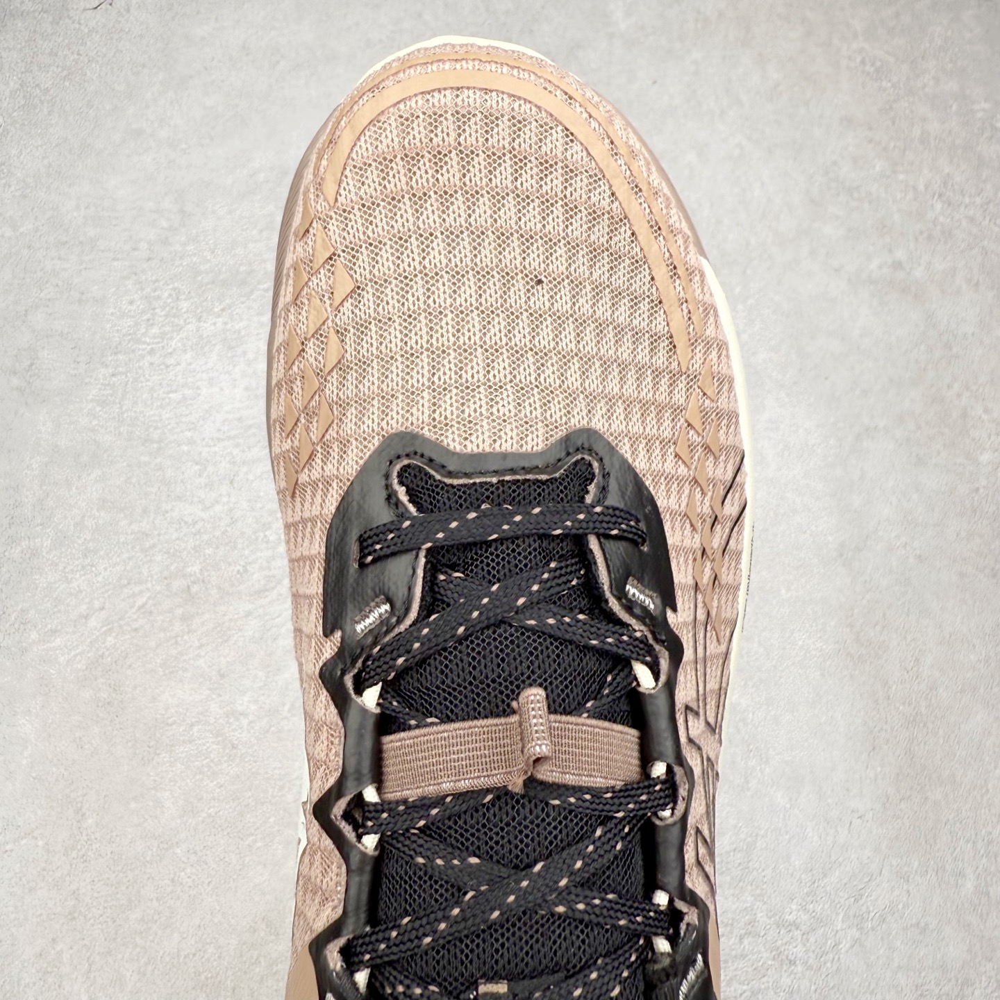 图片[4]-Asics GEL-TRABUCO 13 GTX 亚瑟士舒适百搭轻便透气减震低帮跑步鞋 ASICS（亚瑟士）是日本实业家鬼冢喜八郎创立的跑鞋运动品牌，名字想法源自著名的拉丁谚语“AnimaSana In Corpore Sano”，意为“健全的精神寓于强健的体魄”。正如其名字的含义，ASICS亚瑟士一直坚信保持身体的健康与活力是打造健康快乐的生活方式的最佳途径。亚瑟士的跑鞋、篮球鞋等系列集专业与美貌于一身，拥有极高的热度。2016年，ASICS在“2016年日本最佳全球品牌”排行榜名列第17名。尺码：36 37 37.5 38 39 39.5 40 40.5 41.5 42 42.5 43.5 44 45-选品中心