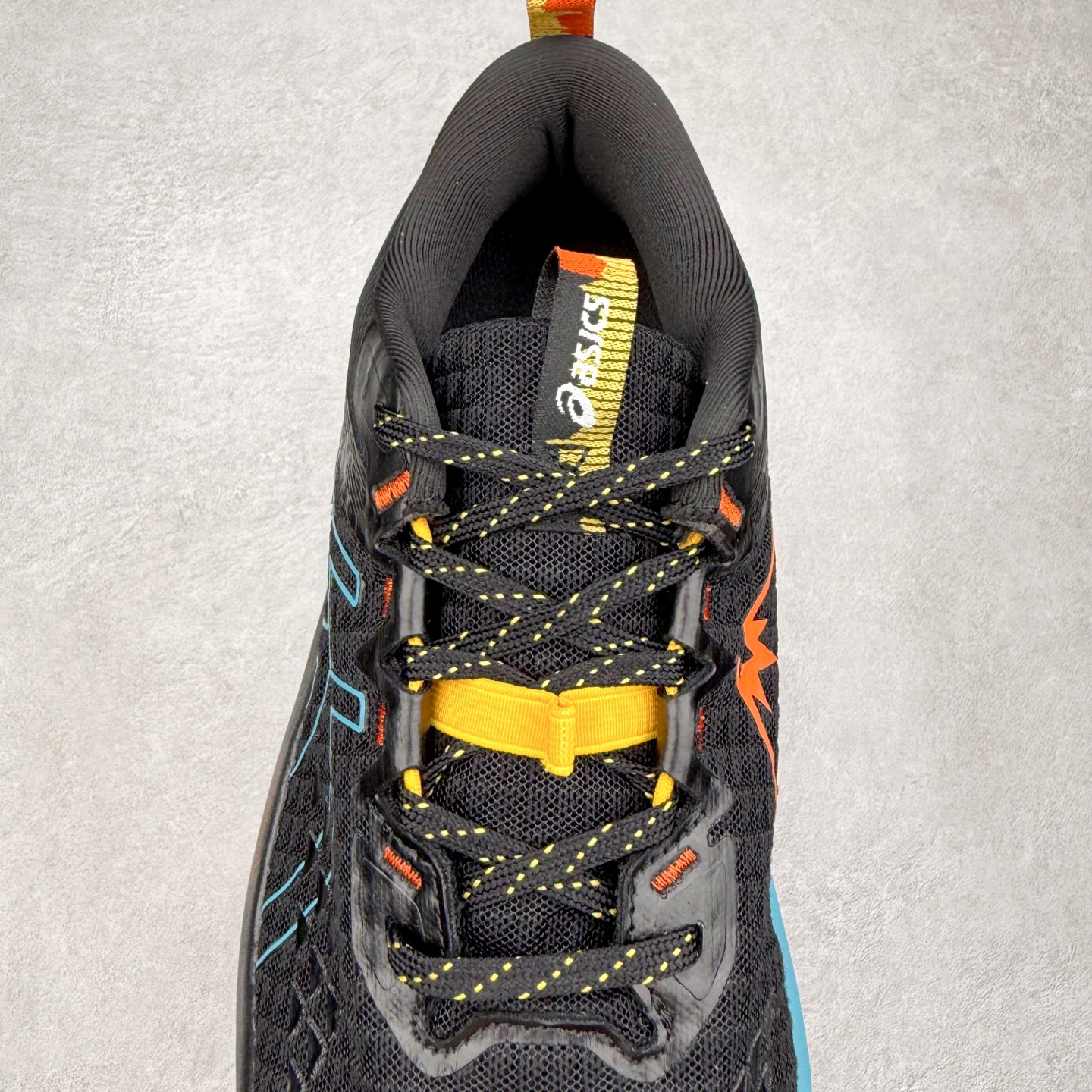 图片[5]-Asics GEL-TRABUCO 13 GTX 亚瑟士舒适百搭轻便透气减震低帮跑步鞋 ASICS（亚瑟士）是日本实业家鬼冢喜八郎创立的跑鞋运动品牌，名字想法源自著名的拉丁谚语“AnimaSana In Corpore Sano”，意为“健全的精神寓于强健的体魄”。正如其名字的含义，ASICS亚瑟士一直坚信保持身体的健康与活力是打造健康快乐的生活方式的最佳途径。亚瑟士的跑鞋、篮球鞋等系列集专业与美貌于一身，拥有极高的热度。2016年，ASICS在“2016年日本最佳全球品牌”排行榜名列第17名。尺码：36 37 37.5 38 39 39.5 40 40.5 41.5 42 42.5 43.5 44 45-选品中心