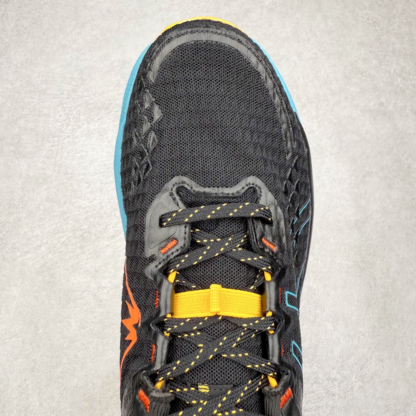 图片[4]-Asics GEL-TRABUCO 13 GTX 亚瑟士舒适百搭轻便透气减震低帮跑步鞋 ASICS（亚瑟士）是日本实业家鬼冢喜八郎创立的跑鞋运动品牌，名字想法源自著名的拉丁谚语“AnimaSana In Corpore Sano”，意为“健全的精神寓于强健的体魄”。正如其名字的含义，ASICS亚瑟士一直坚信保持身体的健康与活力是打造健康快乐的生活方式的最佳途径。亚瑟士的跑鞋、篮球鞋等系列集专业与美貌于一身，拥有极高的热度。2016年，ASICS在“2016年日本最佳全球品牌”排行榜名列第17名。尺码：36 37 37.5 38 39 39.5 40 40.5 41.5 42 42.5 43.5 44 45-选品中心