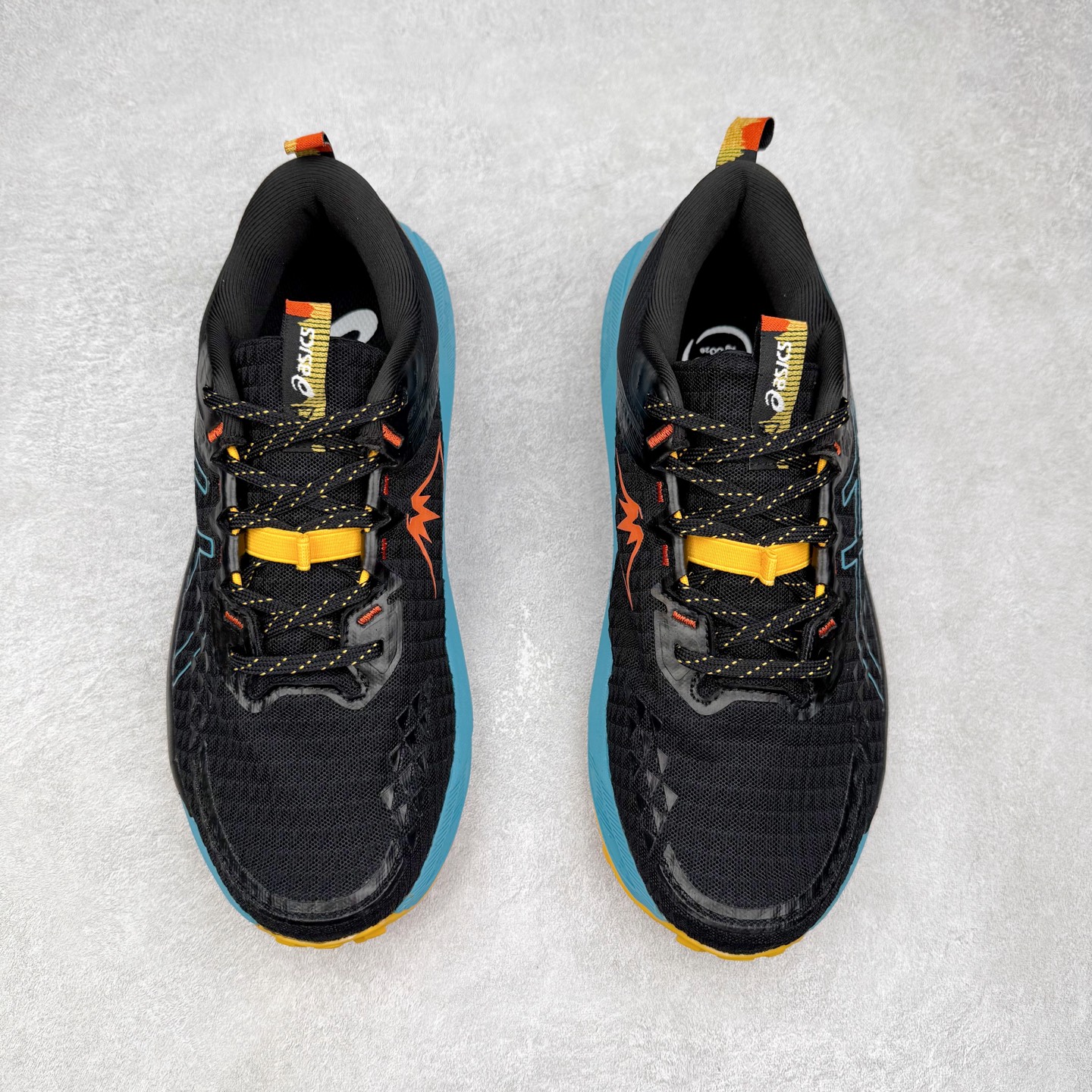 图片[2]-Asics GEL-TRABUCO 13 GTX 亚瑟士舒适百搭轻便透气减震低帮跑步鞋 ASICS（亚瑟士）是日本实业家鬼冢喜八郎创立的跑鞋运动品牌，名字想法源自著名的拉丁谚语“AnimaSana In Corpore Sano”，意为“健全的精神寓于强健的体魄”。正如其名字的含义，ASICS亚瑟士一直坚信保持身体的健康与活力是打造健康快乐的生活方式的最佳途径。亚瑟士的跑鞋、篮球鞋等系列集专业与美貌于一身，拥有极高的热度。2016年，ASICS在“2016年日本最佳全球品牌”排行榜名列第17名。尺码：36 37 37.5 38 39 39.5 40 40.5 41.5 42 42.5 43.5 44 45-选品中心