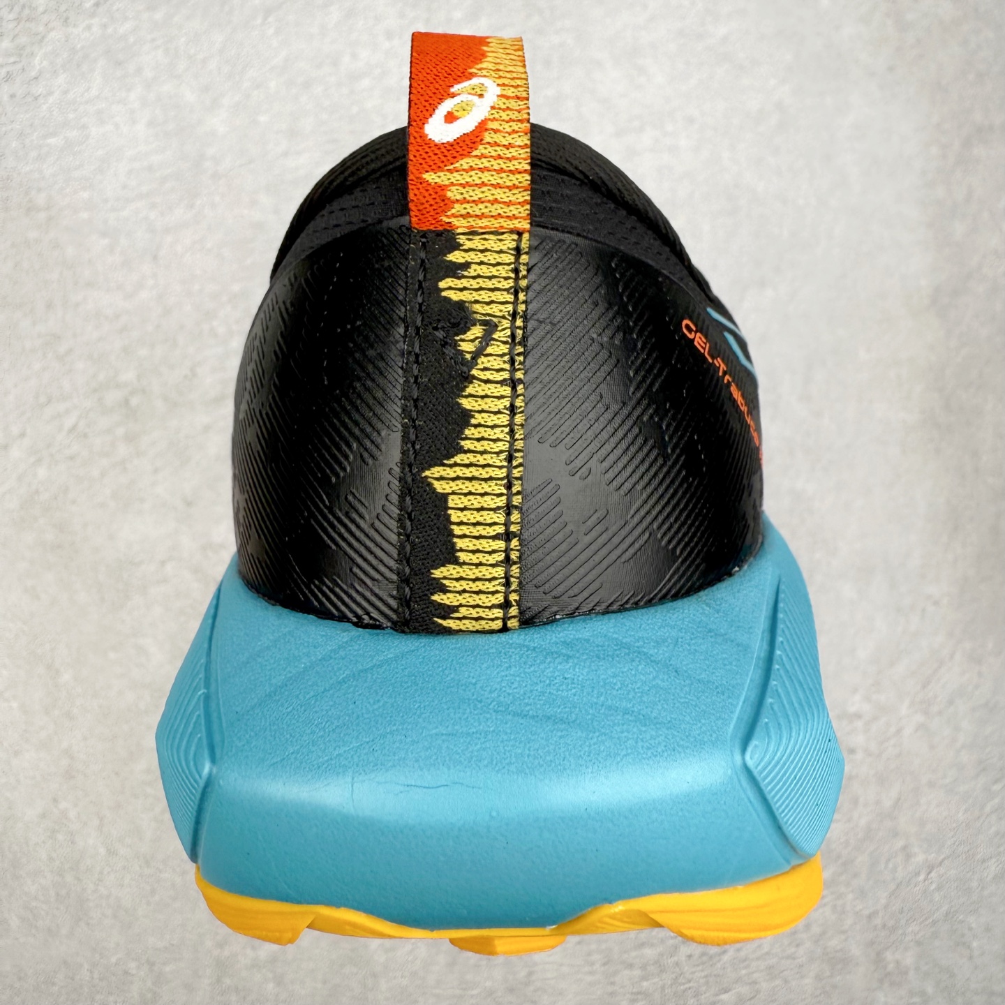 图片[8]-Asics GEL-TRABUCO 13 GTX 亚瑟士舒适百搭轻便透气减震低帮跑步鞋 ASICS（亚瑟士）是日本实业家鬼冢喜八郎创立的跑鞋运动品牌，名字想法源自著名的拉丁谚语“AnimaSana In Corpore Sano”，意为“健全的精神寓于强健的体魄”。正如其名字的含义，ASICS亚瑟士一直坚信保持身体的健康与活力是打造健康快乐的生活方式的最佳途径。亚瑟士的跑鞋、篮球鞋等系列集专业与美貌于一身，拥有极高的热度。2016年，ASICS在“2016年日本最佳全球品牌”排行榜名列第17名。尺码：36 37 37.5 38 39 39.5 40 40.5 41.5 42 42.5 43.5 44 45-选品中心