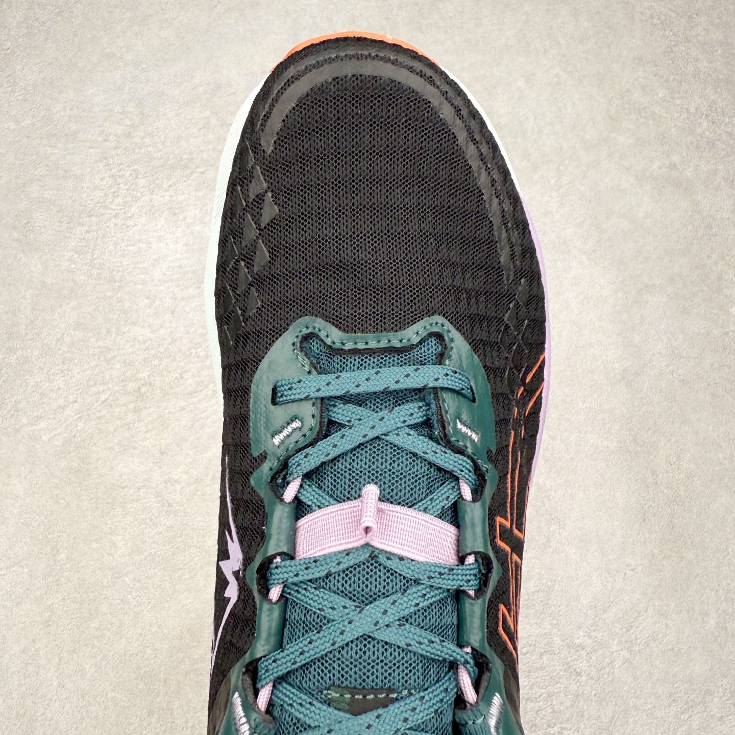 图片[4]-Asics GEL-TRABUCO 13 GTX 亚瑟士舒适百搭轻便透气减震低帮跑步鞋 ASICS（亚瑟士）是日本实业家鬼冢喜八郎创立的跑鞋运动品牌，名字想法源自著名的拉丁谚语“AnimaSana In Corpore Sano”，意为“健全的精神寓于强健的体魄”。正如其名字的含义，ASICS亚瑟士一直坚信保持身体的健康与活力是打造健康快乐的生活方式的最佳途径。亚瑟士的跑鞋、篮球鞋等系列集专业与美貌于一身，拥有极高的热度。2016年，ASICS在“2016年日本最佳全球品牌”排行榜名列第17名。尺码：36 37 37.5 38 39 39.5 40 40.5 41.5 42 42.5 43.5 44 45-选品中心