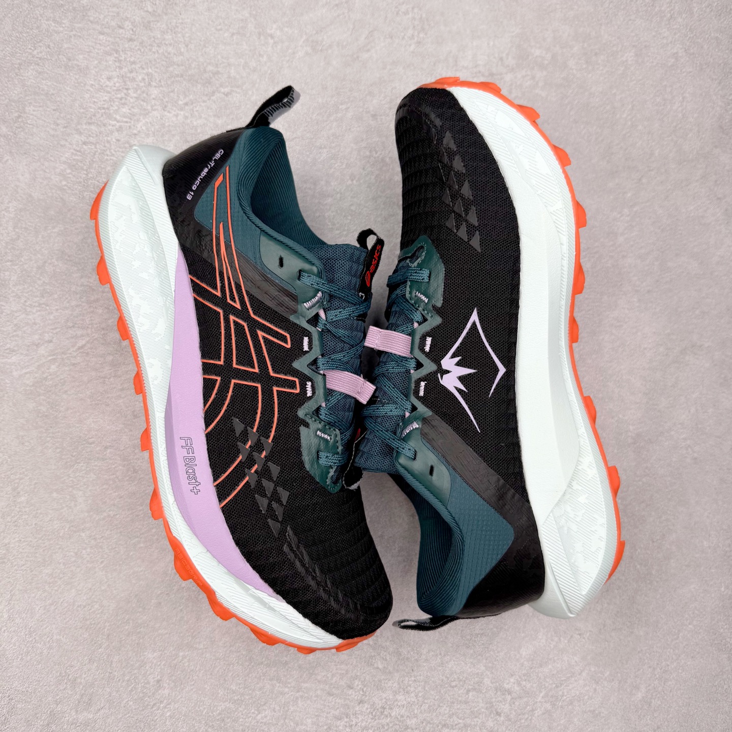 图片[3]-Asics GEL-TRABUCO 13 GTX 亚瑟士舒适百搭轻便透气减震低帮跑步鞋 ASICS（亚瑟士）是日本实业家鬼冢喜八郎创立的跑鞋运动品牌，名字想法源自著名的拉丁谚语“AnimaSana In Corpore Sano”，意为“健全的精神寓于强健的体魄”。正如其名字的含义，ASICS亚瑟士一直坚信保持身体的健康与活力是打造健康快乐的生活方式的最佳途径。亚瑟士的跑鞋、篮球鞋等系列集专业与美貌于一身，拥有极高的热度。2016年，ASICS在“2016年日本最佳全球品牌”排行榜名列第17名。尺码：36 37 37.5 38 39 39.5 40 40.5 41.5 42 42.5 43.5 44 45-选品中心