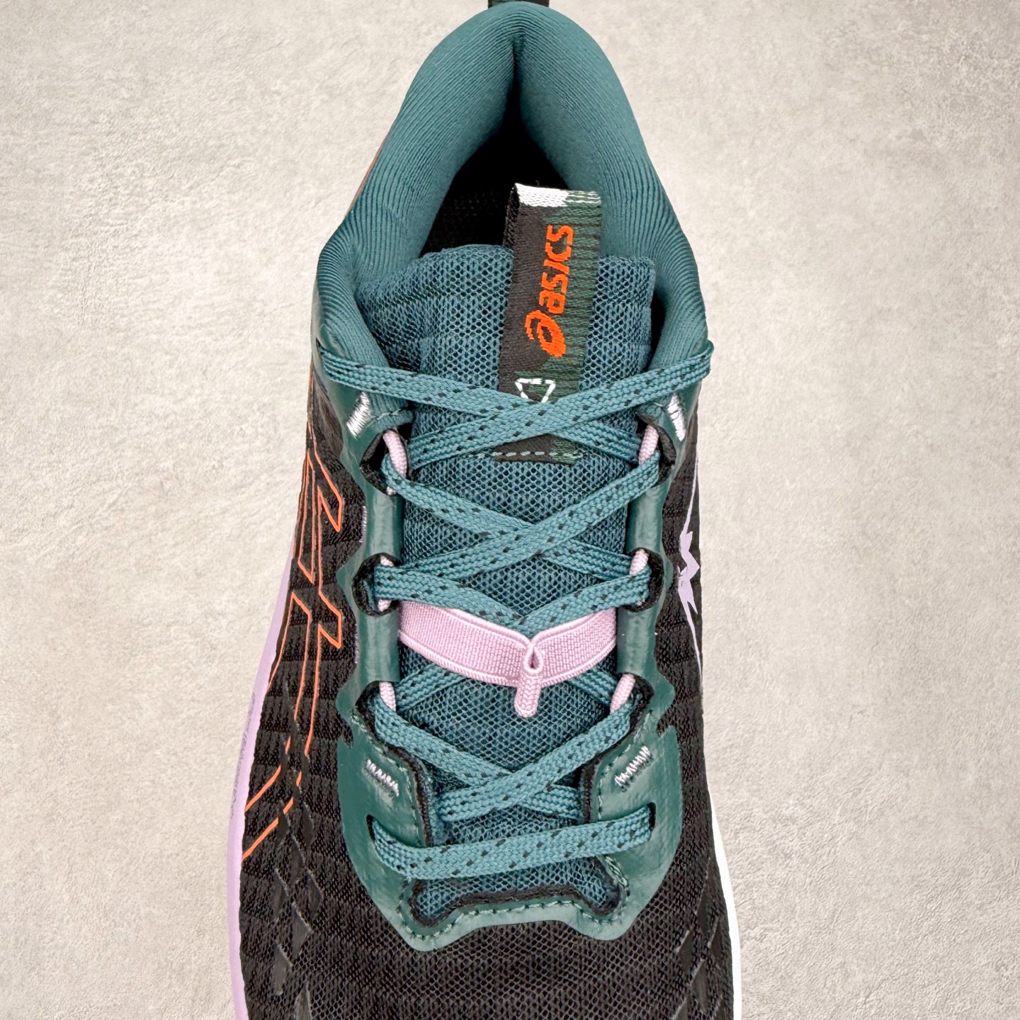 图片[5]-Asics GEL-TRABUCO 13 GTX 亚瑟士舒适百搭轻便透气减震低帮跑步鞋 ASICS（亚瑟士）是日本实业家鬼冢喜八郎创立的跑鞋运动品牌，名字想法源自著名的拉丁谚语“AnimaSana In Corpore Sano”，意为“健全的精神寓于强健的体魄”。正如其名字的含义，ASICS亚瑟士一直坚信保持身体的健康与活力是打造健康快乐的生活方式的最佳途径。亚瑟士的跑鞋、篮球鞋等系列集专业与美貌于一身，拥有极高的热度。2016年，ASICS在“2016年日本最佳全球品牌”排行榜名列第17名。尺码：36 37 37.5 38 39 39.5 40 40.5 41.5 42 42.5 43.5 44 45-选品中心