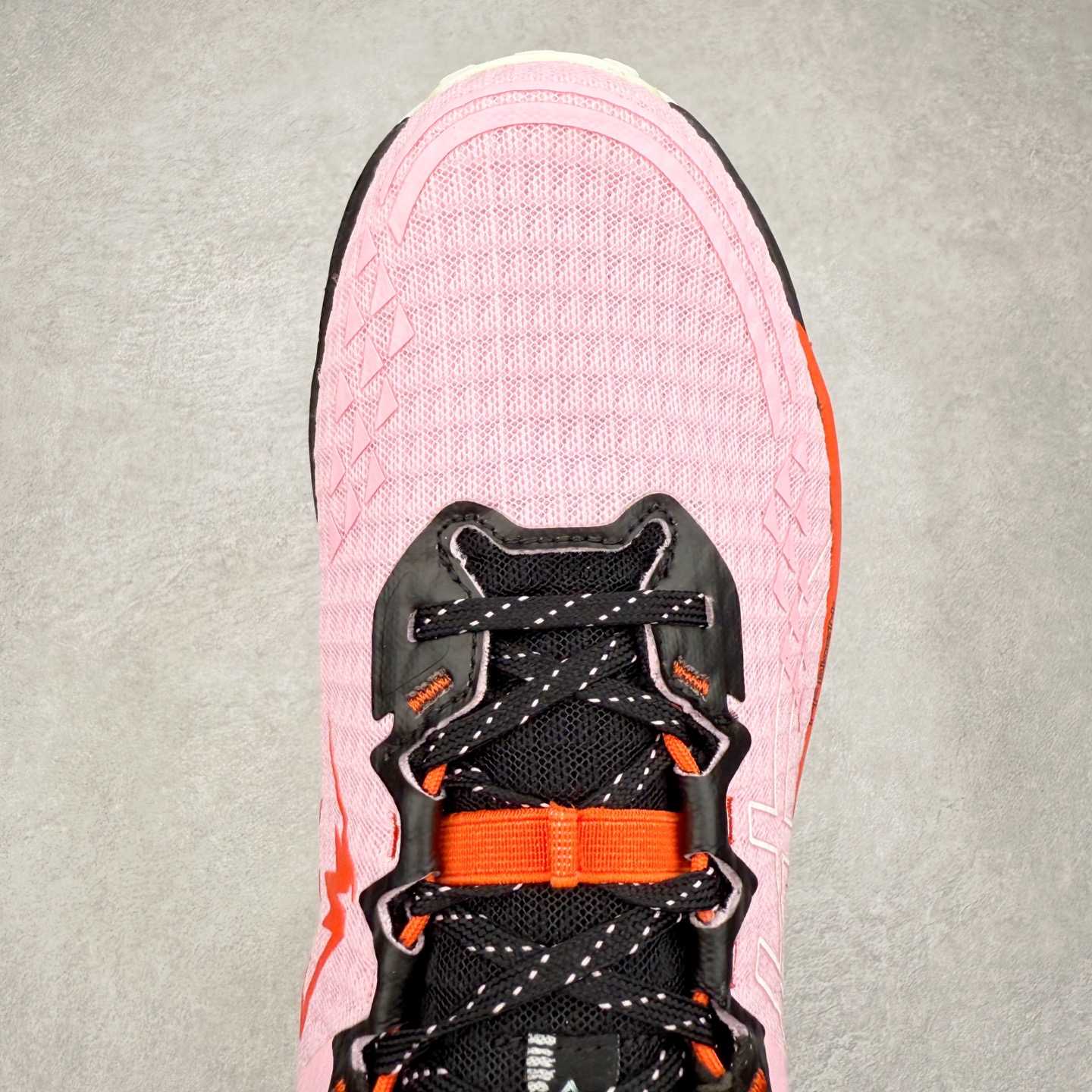 图片[4]-Asics GEL-TRABUCO 13 GTX 亚瑟士舒适百搭轻便透气减震低帮跑步鞋 ASICS（亚瑟士）是日本实业家鬼冢喜八郎创立的跑鞋运动品牌，名字想法源自著名的拉丁谚语“AnimaSana In Corpore Sano”，意为“健全的精神寓于强健的体魄”。正如其名字的含义，ASICS亚瑟士一直坚信保持身体的健康与活力是打造健康快乐的生活方式的最佳途径。亚瑟士的跑鞋、篮球鞋等系列集专业与美貌于一身，拥有极高的热度。2016年，ASICS在“2016年日本最佳全球品牌”排行榜名列第17名。尺码：36 37 37.5 38 39 39.5 40 40.5 41.5 42 42.5 43.5 44 45-选品中心