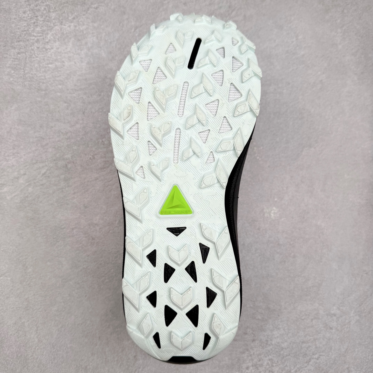 图片[9]-Asics GEL-TRABUCO 13 GTX 亚瑟士舒适百搭轻便透气减震低帮跑步鞋 ASICS（亚瑟士）是日本实业家鬼冢喜八郎创立的跑鞋运动品牌，名字想法源自著名的拉丁谚语“AnimaSana In Corpore Sano”，意为“健全的精神寓于强健的体魄”。正如其名字的含义，ASICS亚瑟士一直坚信保持身体的健康与活力是打造健康快乐的生活方式的最佳途径。亚瑟士的跑鞋、篮球鞋等系列集专业与美貌于一身，拥有极高的热度。2016年，ASICS在“2016年日本最佳全球品牌”排行榜名列第17名。尺码：36 37 37.5 38 39 39.5 40 40.5 41.5 42 42.5 43.5 44 45-选品中心