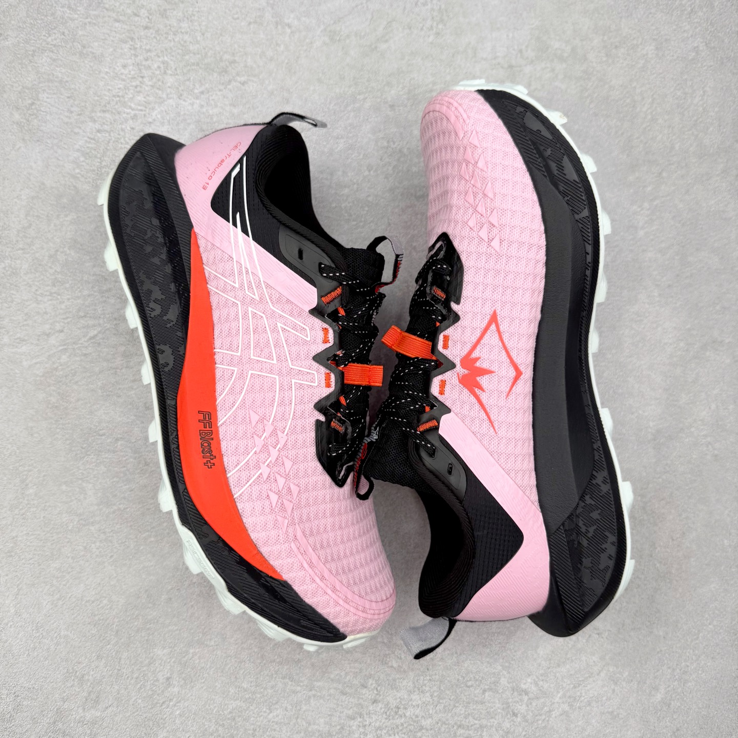 图片[3]-Asics GEL-TRABUCO 13 GTX 亚瑟士舒适百搭轻便透气减震低帮跑步鞋 ASICS（亚瑟士）是日本实业家鬼冢喜八郎创立的跑鞋运动品牌，名字想法源自著名的拉丁谚语“AnimaSana In Corpore Sano”，意为“健全的精神寓于强健的体魄”。正如其名字的含义，ASICS亚瑟士一直坚信保持身体的健康与活力是打造健康快乐的生活方式的最佳途径。亚瑟士的跑鞋、篮球鞋等系列集专业与美貌于一身，拥有极高的热度。2016年，ASICS在“2016年日本最佳全球品牌”排行榜名列第17名。尺码：36 37 37.5 38 39 39.5 40 40.5 41.5 42 42.5 43.5 44 45-选品中心