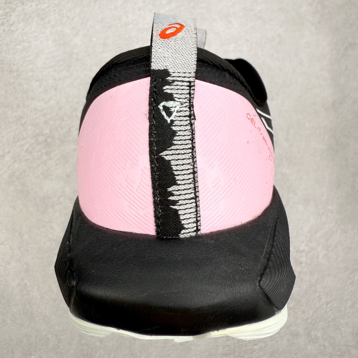 图片[8]-Asics GEL-TRABUCO 13 GTX 亚瑟士舒适百搭轻便透气减震低帮跑步鞋 ASICS（亚瑟士）是日本实业家鬼冢喜八郎创立的跑鞋运动品牌，名字想法源自著名的拉丁谚语“AnimaSana In Corpore Sano”，意为“健全的精神寓于强健的体魄”。正如其名字的含义，ASICS亚瑟士一直坚信保持身体的健康与活力是打造健康快乐的生活方式的最佳途径。亚瑟士的跑鞋、篮球鞋等系列集专业与美貌于一身，拥有极高的热度。2016年，ASICS在“2016年日本最佳全球品牌”排行榜名列第17名。尺码：36 37 37.5 38 39 39.5 40 40.5 41.5 42 42.5 43.5 44 45-选品中心