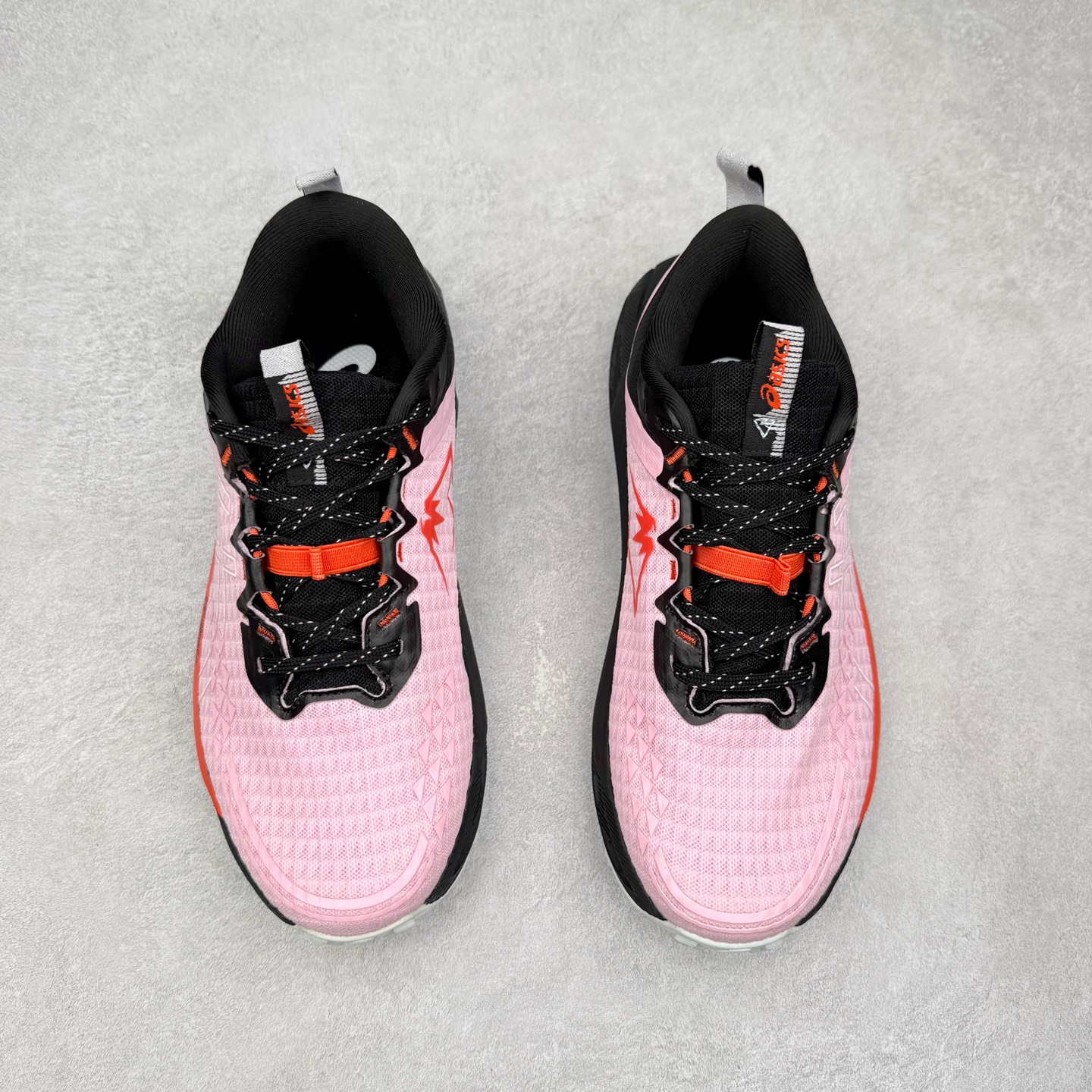 图片[2]-Asics GEL-TRABUCO 13 GTX 亚瑟士舒适百搭轻便透气减震低帮跑步鞋 ASICS（亚瑟士）是日本实业家鬼冢喜八郎创立的跑鞋运动品牌，名字想法源自著名的拉丁谚语“AnimaSana In Corpore Sano”，意为“健全的精神寓于强健的体魄”。正如其名字的含义，ASICS亚瑟士一直坚信保持身体的健康与活力是打造健康快乐的生活方式的最佳途径。亚瑟士的跑鞋、篮球鞋等系列集专业与美貌于一身，拥有极高的热度。2016年，ASICS在“2016年日本最佳全球品牌”排行榜名列第17名。尺码：36 37 37.5 38 39 39.5 40 40.5 41.5 42 42.5 43.5 44 45-选品中心