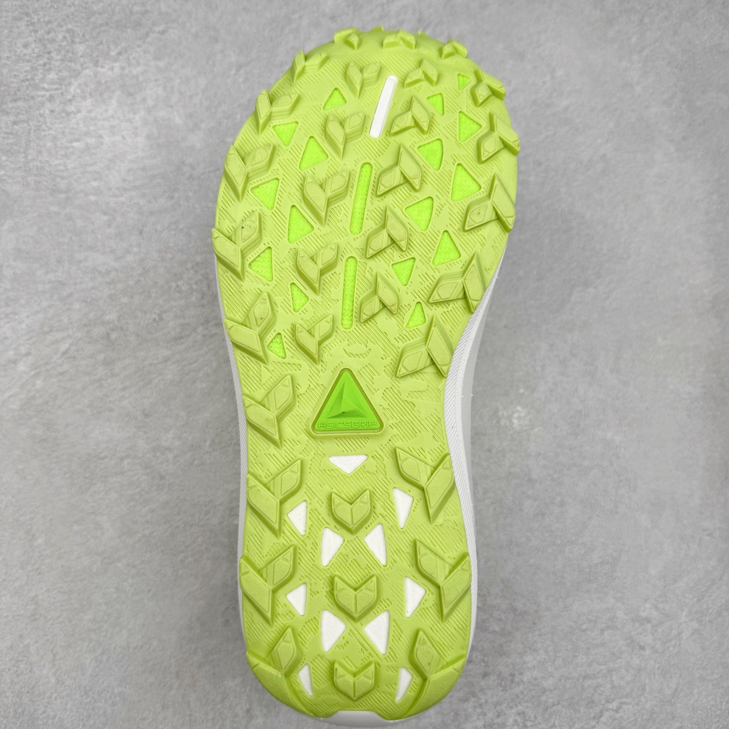 图片[9]-Asics GEL-TRABUCO 13 GTX 亚瑟士舒适百搭轻便透气减震低帮跑步鞋 ASICS（亚瑟士）是日本实业家鬼冢喜八郎创立的跑鞋运动品牌，名字想法源自著名的拉丁谚语“AnimaSana In Corpore Sano”，意为“健全的精神寓于强健的体魄”。正如其名字的含义，ASICS亚瑟士一直坚信保持身体的健康与活力是打造健康快乐的生活方式的最佳途径。亚瑟士的跑鞋、篮球鞋等系列集专业与美貌于一身，拥有极高的热度。2016年，ASICS在“2016年日本最佳全球品牌”排行榜名列第17名。尺码：36 37 37.5 38 39 39.5 40 40.5 41.5 42 42.5 43.5 44 45-选品中心