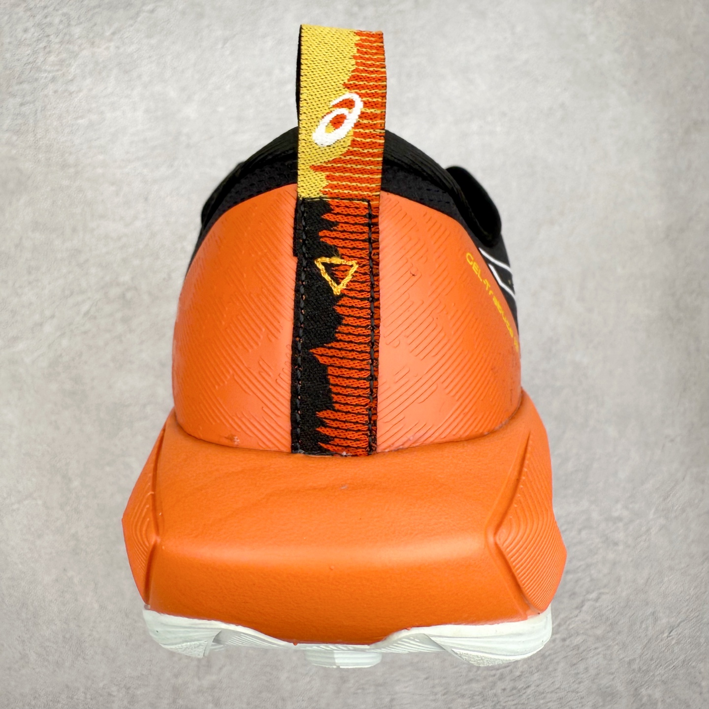 图片[8]-Asics GEL-TRABUCO 13 GTX 亚瑟士舒适百搭轻便透气减震低帮跑步鞋 ASICS（亚瑟士）是日本实业家鬼冢喜八郎创立的跑鞋运动品牌，名字想法源自著名的拉丁谚语“AnimaSana In Corpore Sano”，意为“健全的精神寓于强健的体魄”。正如其名字的含义，ASICS亚瑟士一直坚信保持身体的健康与活力是打造健康快乐的生活方式的最佳途径。亚瑟士的跑鞋、篮球鞋等系列集专业与美貌于一身，拥有极高的热度。2016年，ASICS在“2016年日本最佳全球品牌”排行榜名列第17名。尺码：36 37 37.5 38 39 39.5 40 40.5 41.5 42 42.5 43.5 44 45-选品中心