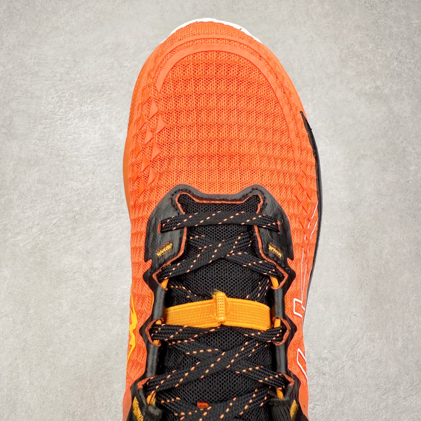 图片[4]-Asics GEL-TRABUCO 13 GTX 亚瑟士舒适百搭轻便透气减震低帮跑步鞋 ASICS（亚瑟士）是日本实业家鬼冢喜八郎创立的跑鞋运动品牌，名字想法源自著名的拉丁谚语“AnimaSana In Corpore Sano”，意为“健全的精神寓于强健的体魄”。正如其名字的含义，ASICS亚瑟士一直坚信保持身体的健康与活力是打造健康快乐的生活方式的最佳途径。亚瑟士的跑鞋、篮球鞋等系列集专业与美貌于一身，拥有极高的热度。2016年，ASICS在“2016年日本最佳全球品牌”排行榜名列第17名。尺码：36 37 37.5 38 39 39.5 40 40.5 41.5 42 42.5 43.5 44 45-选品中心