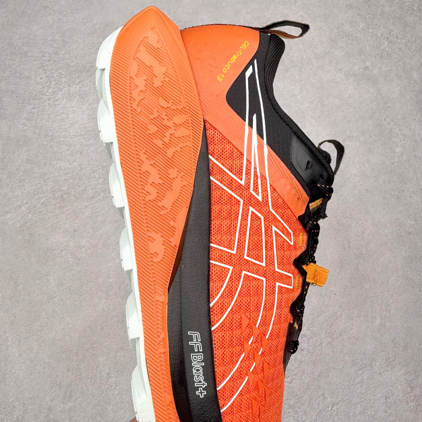 图片[6]-Asics GEL-TRABUCO 13 GTX 亚瑟士舒适百搭轻便透气减震低帮跑步鞋 ASICS（亚瑟士）是日本实业家鬼冢喜八郎创立的跑鞋运动品牌，名字想法源自著名的拉丁谚语“AnimaSana In Corpore Sano”，意为“健全的精神寓于强健的体魄”。正如其名字的含义，ASICS亚瑟士一直坚信保持身体的健康与活力是打造健康快乐的生活方式的最佳途径。亚瑟士的跑鞋、篮球鞋等系列集专业与美貌于一身，拥有极高的热度。2016年，ASICS在“2016年日本最佳全球品牌”排行榜名列第17名。尺码：36 37 37.5 38 39 39.5 40 40.5 41.5 42 42.5 43.5 44 45-选品中心